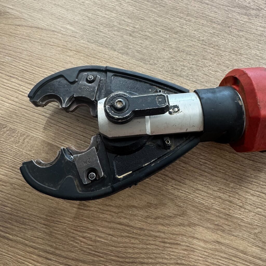 Milwaukee M18ONEHUCT M18 ONEH FORCE LOGIC™ hydraulic utility crimper