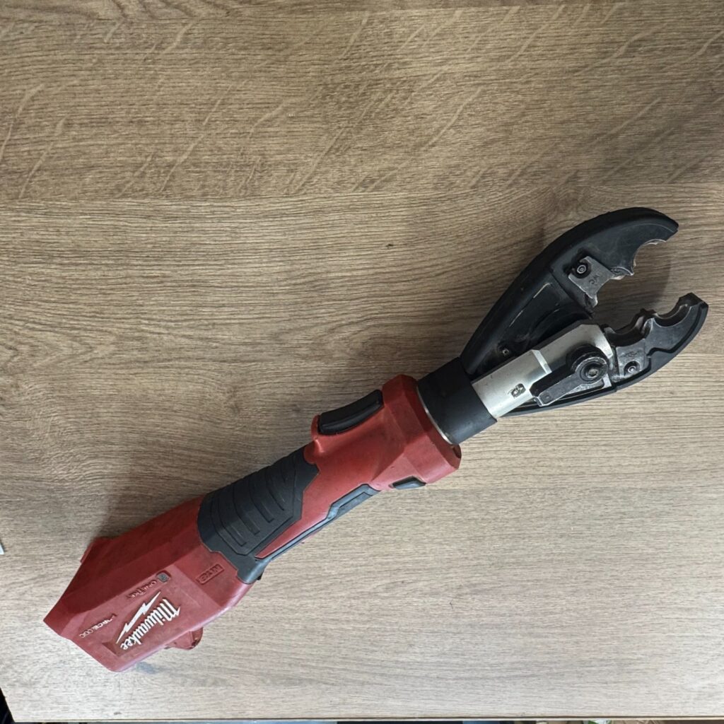 Milwaukee M18ONEHUCT M18 ONEH FORCE LOGIC™ hydraulic utility crimper