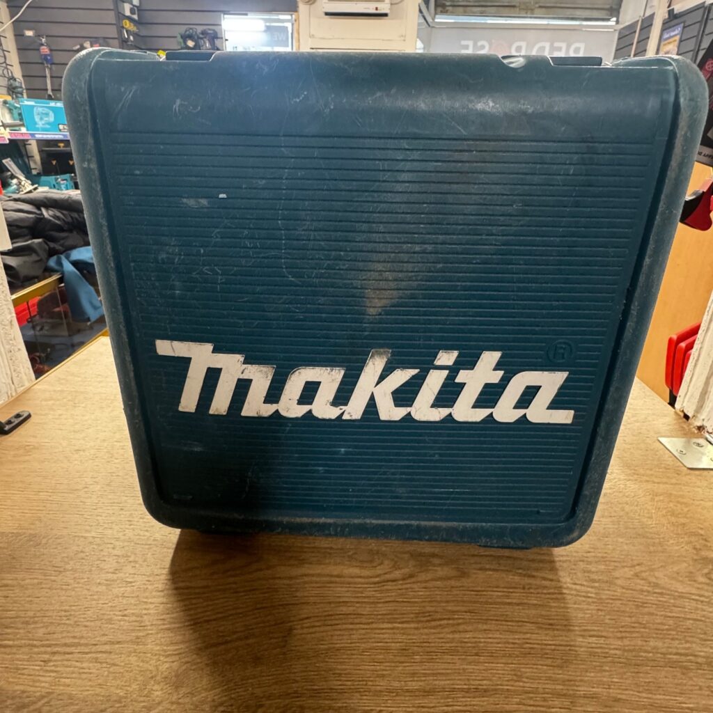 Makita RP0900 900W Plunge Router 1/4" & 3/8" Collet Used Very Good