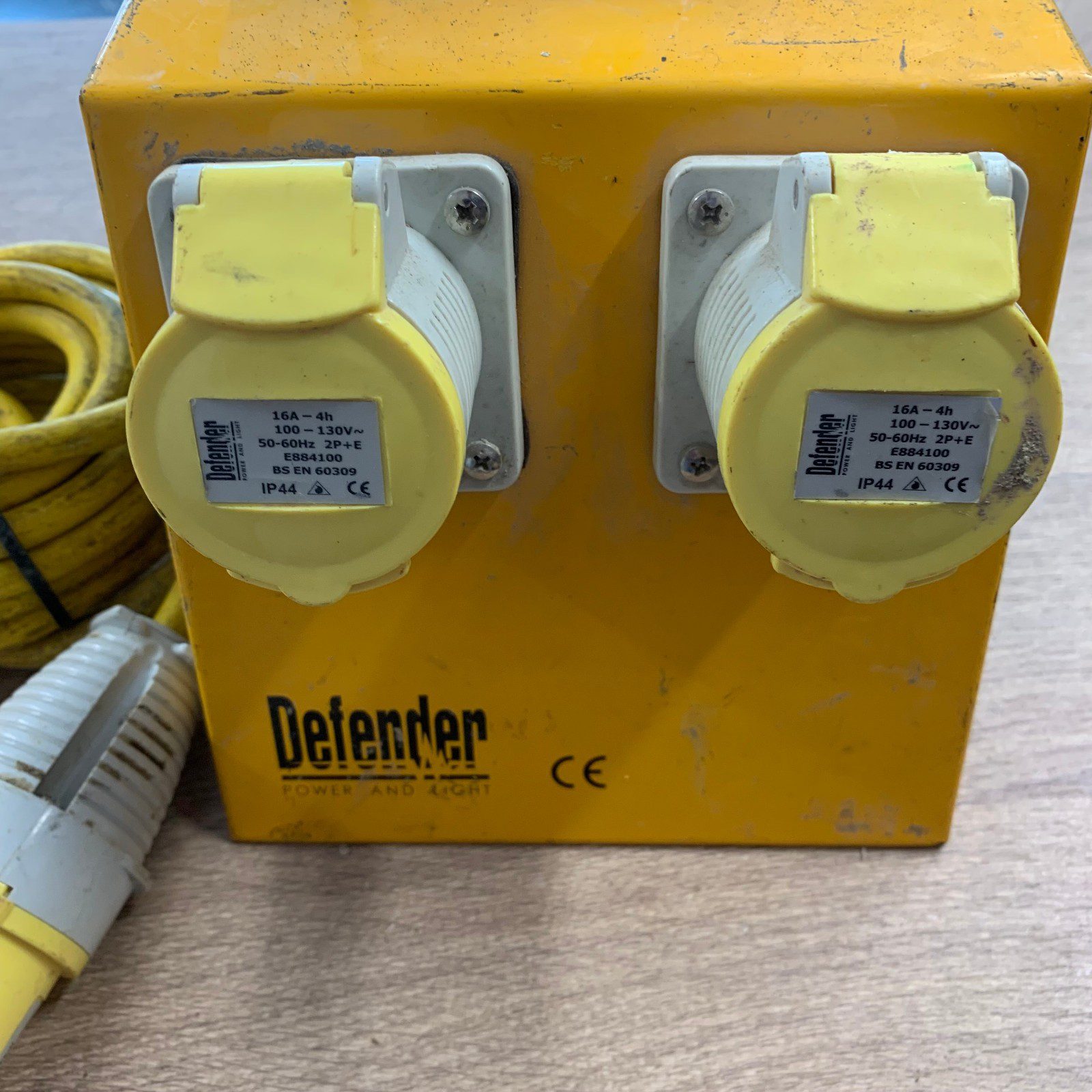 Defender E13104 110V 16A 4-Way Splitter Box Power Distribution Unit IP44 - Image 2