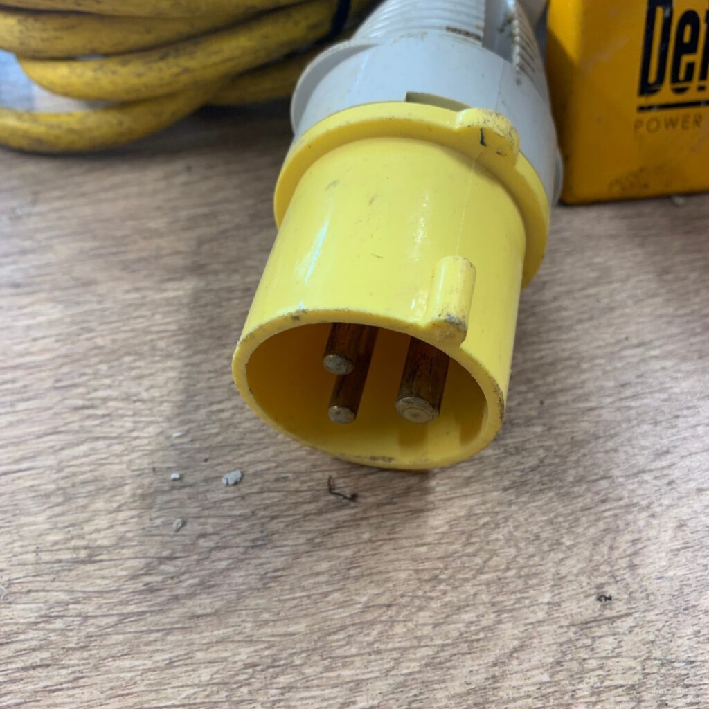 Defender E13104 110V 16A 4-Way Splitter Box Power Distribution Unit IP44