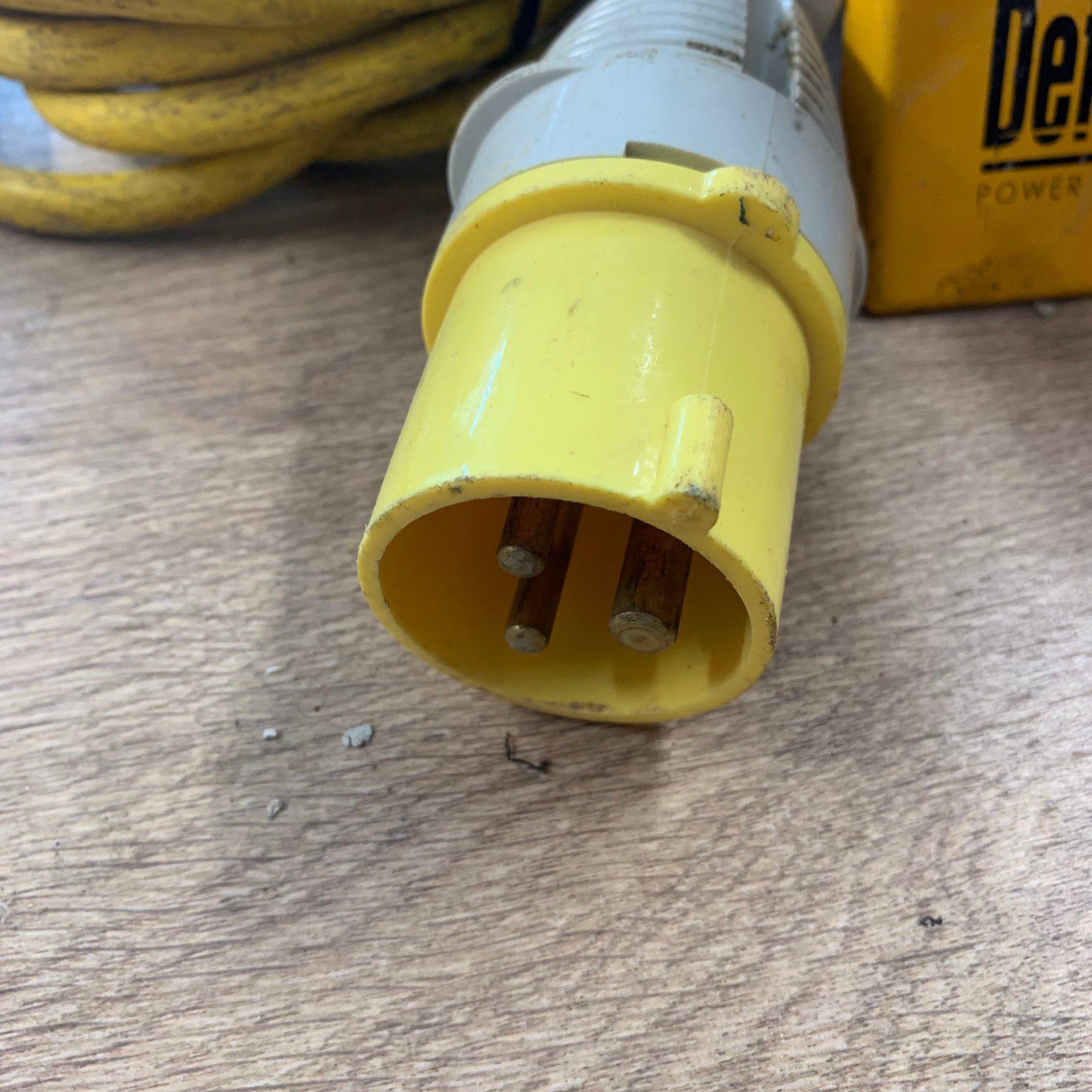 Defender E13104 110V 16A 4-Way Splitter Box Power Distribution Unit IP44 - Image 3