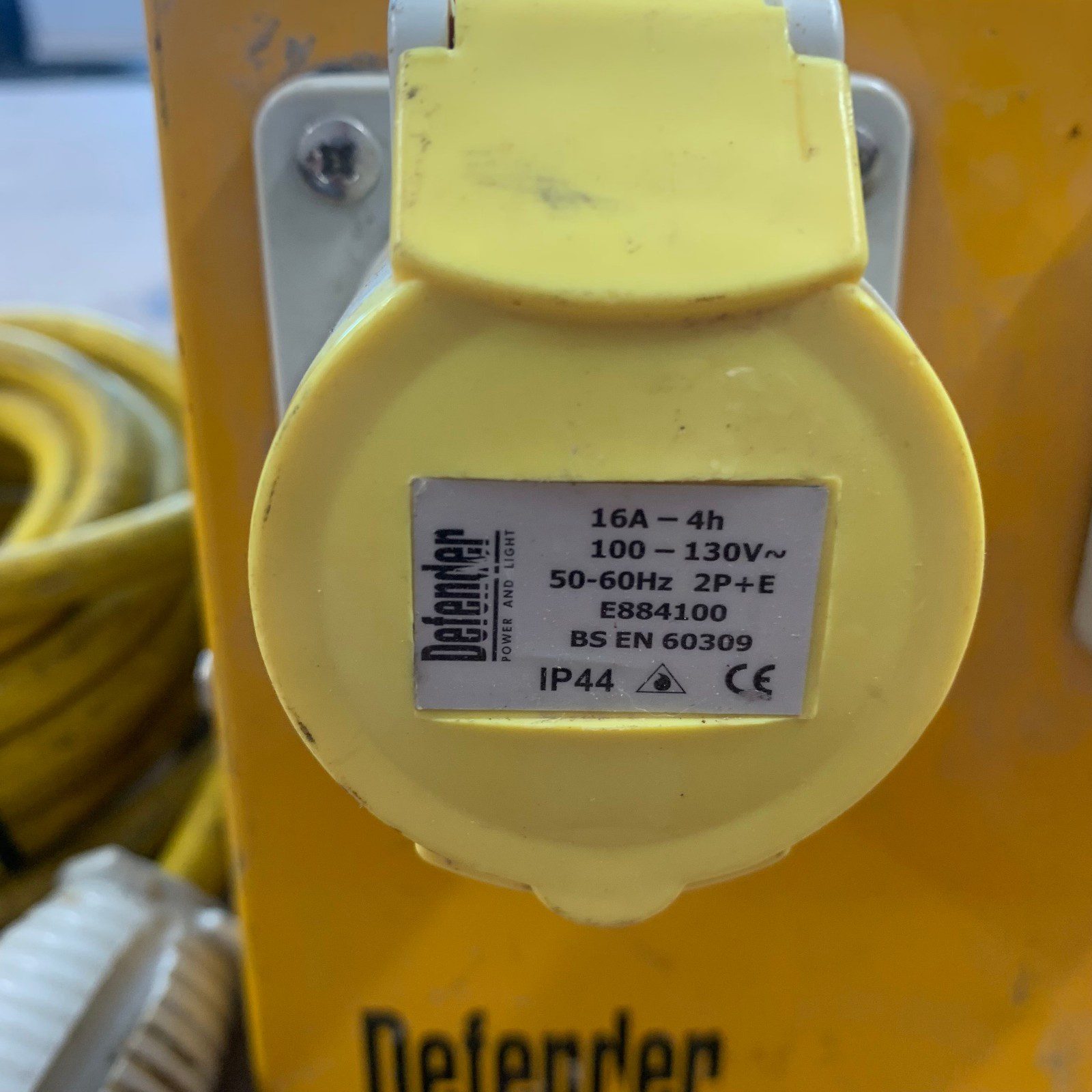 Defender E13104 110V 16A 4-Way Splitter Box Power Distribution Unit IP44 - Image 4