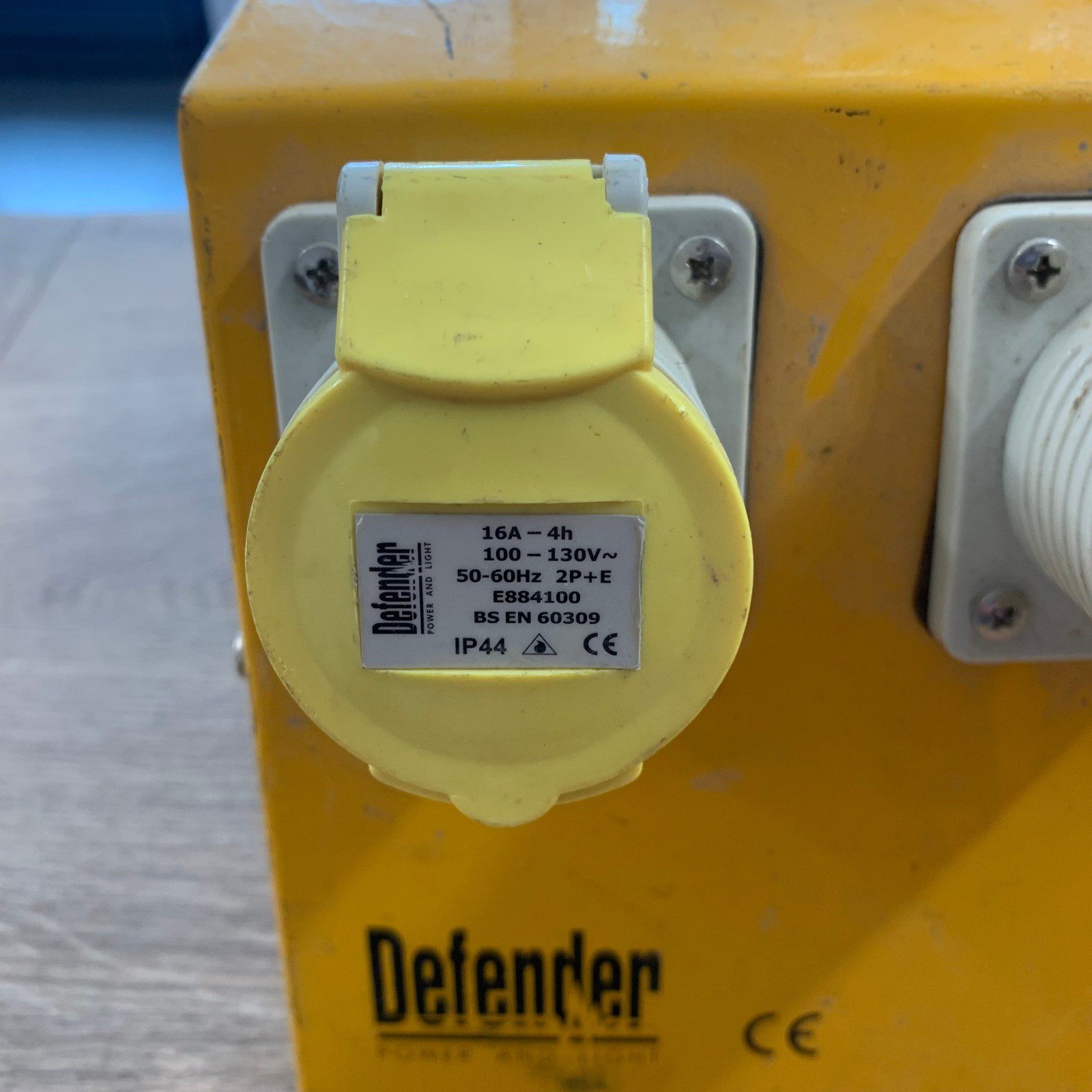Defender E13104 110V 16A 4-Way Splitter Box Power Distribution Unit IP44 - Image 8