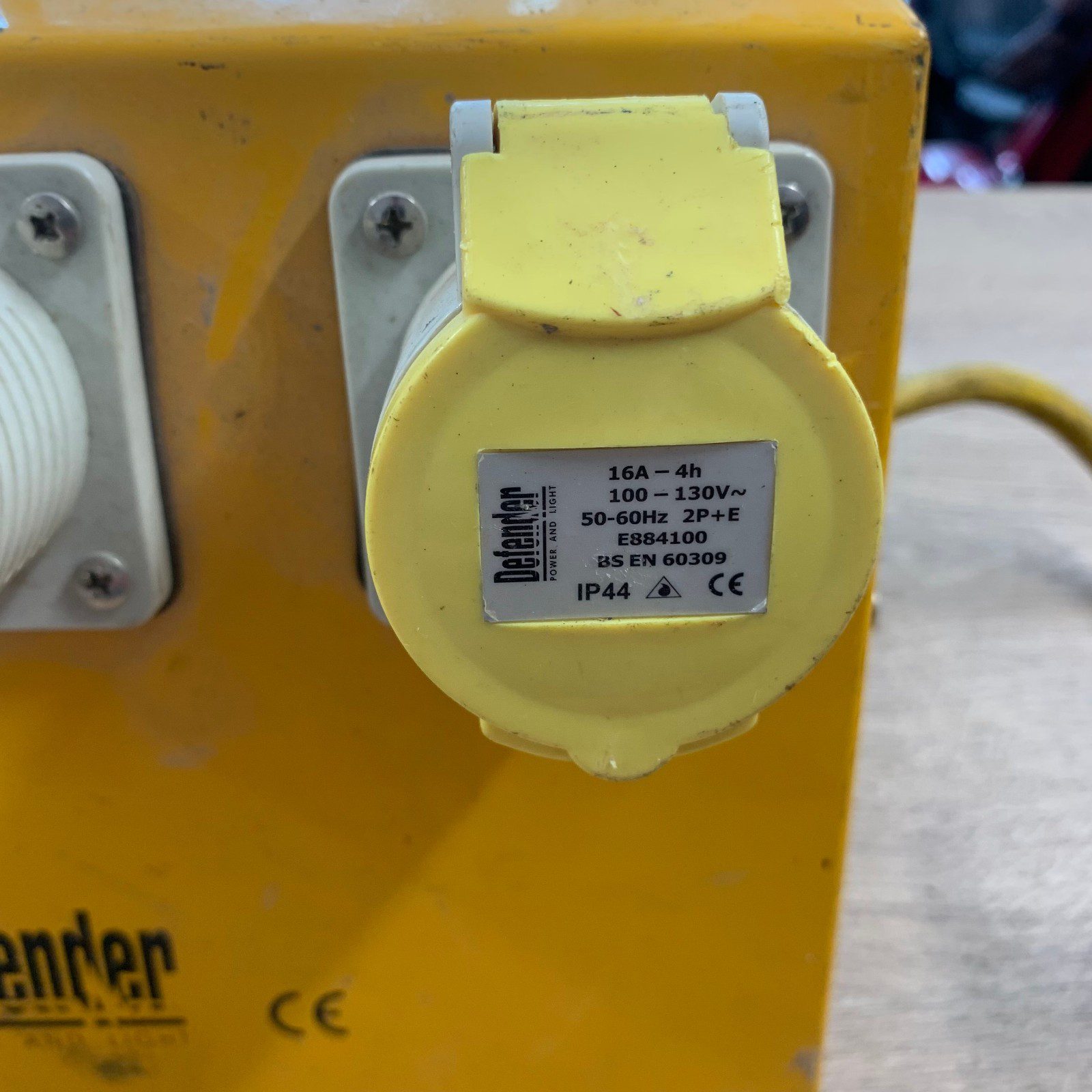 Defender E13104 110V 16A 4-Way Splitter Box Power Distribution Unit IP44 - Image 9