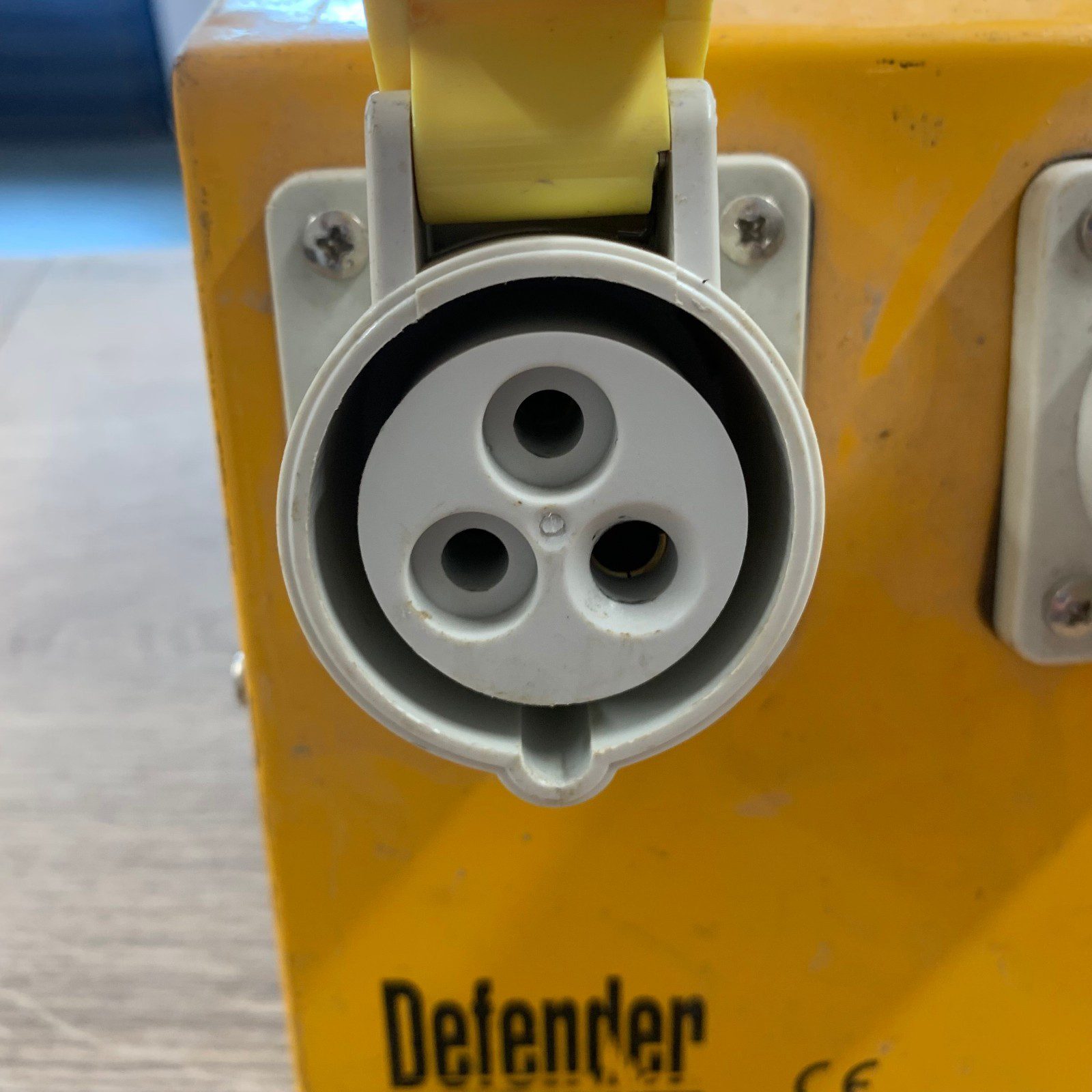 Defender E13104 110V 16A 4-Way Splitter Box Power Distribution Unit IP44 - Image 11