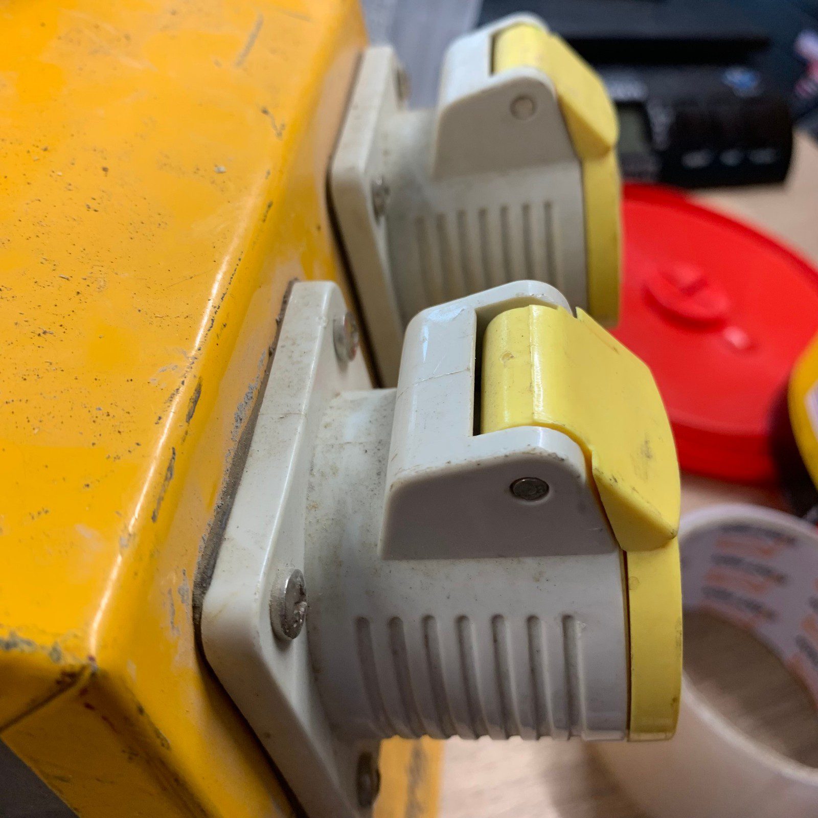 Defender E13104 110V 16A 4-Way Splitter Box Power Distribution Unit IP44 - Image 19