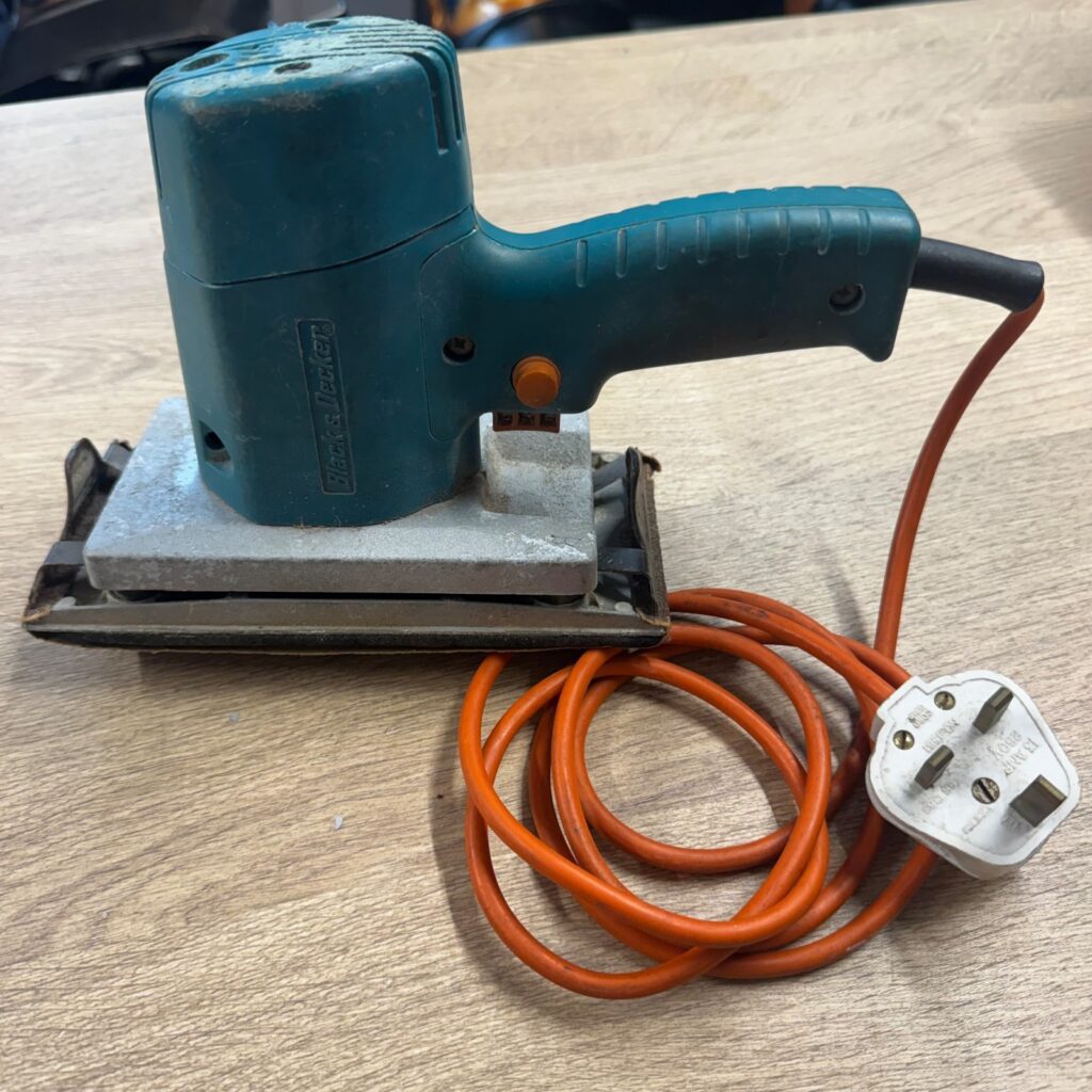 Black & Decker DN44/F2 220V 180W Corded Sheet Sander Finishing Sander