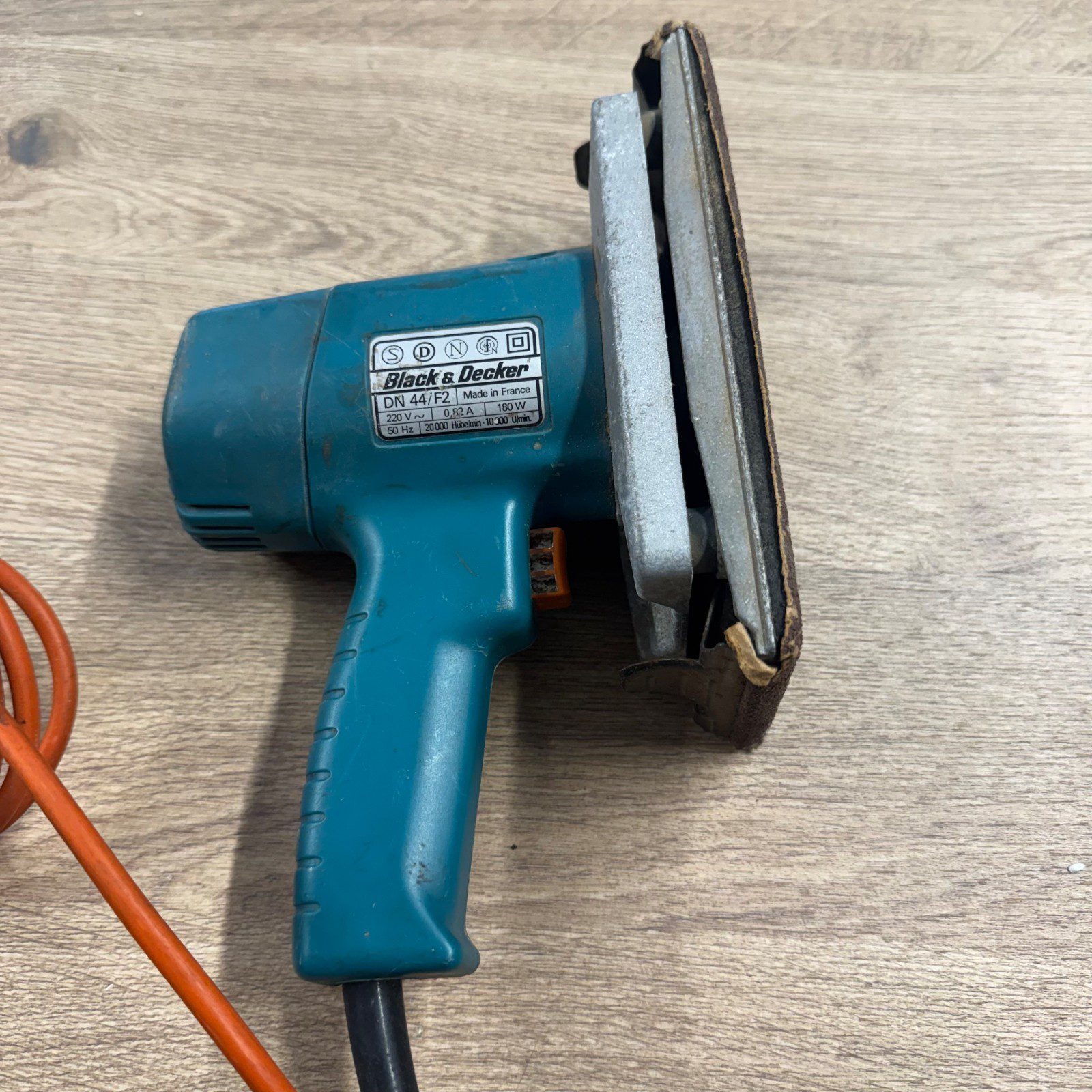 Black & Decker DN44/F2 220V 180W Corded Sheet Sander Finishing Sander - Image 2