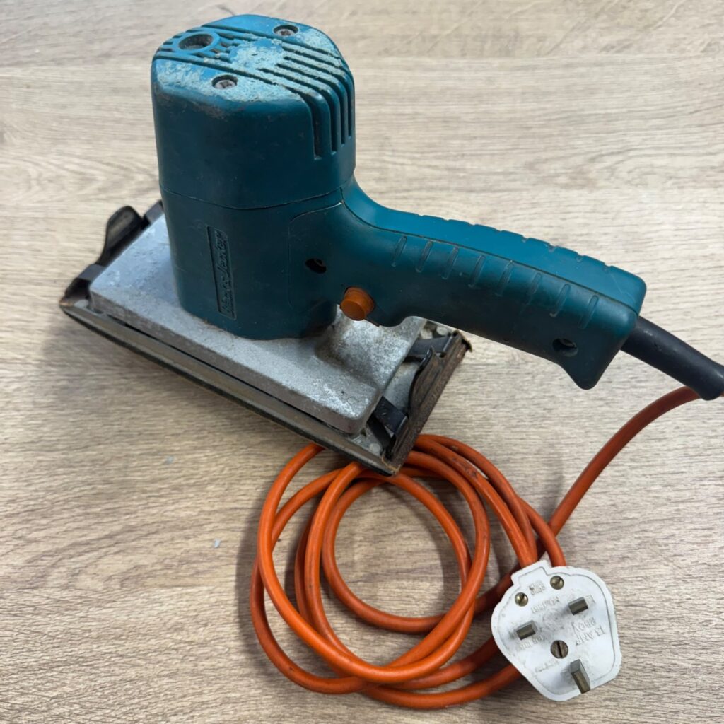 Black & Decker DN44/F2 220V 180W Corded Sheet Sander Finishing Sander