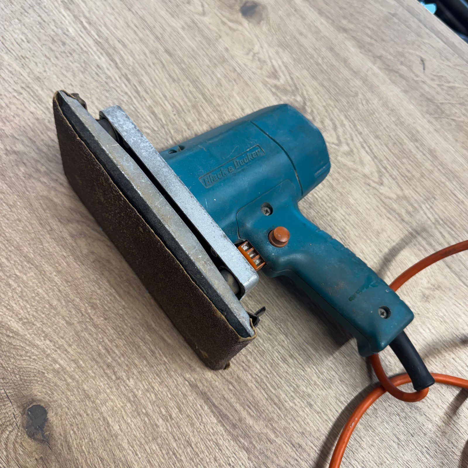 Black & Decker DN44/F2 220V 180W Corded Sheet Sander Finishing Sander - Image 6