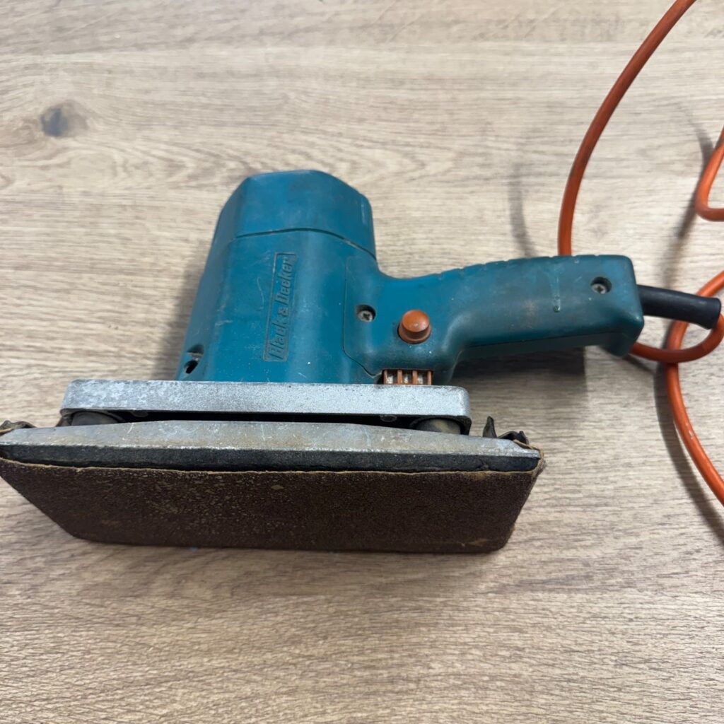 Black & Decker DN44/F2 220V 180W Corded Sheet Sander Finishing Sander