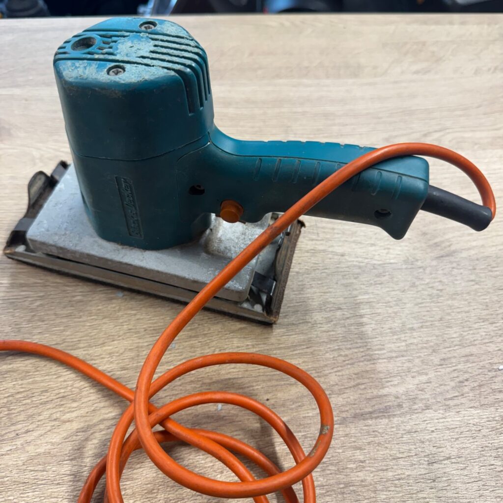 Black & Decker DN44/F2 220V 180W Corded Sheet Sander Finishing Sander