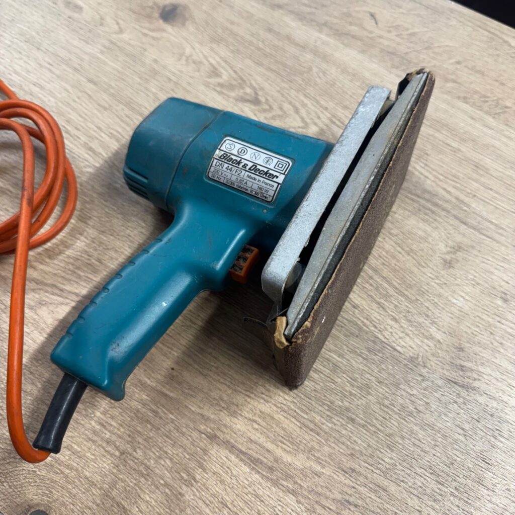 Black & Decker DN44/F2 220V 180W Corded Sheet Sander Finishing Sander