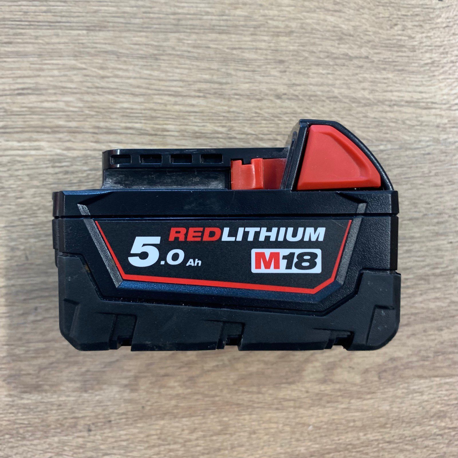 Milwaukee M18B5 18V 5.0Ah REDLITHIUM Li-Ion Battery Pack 90Wh - Image 1