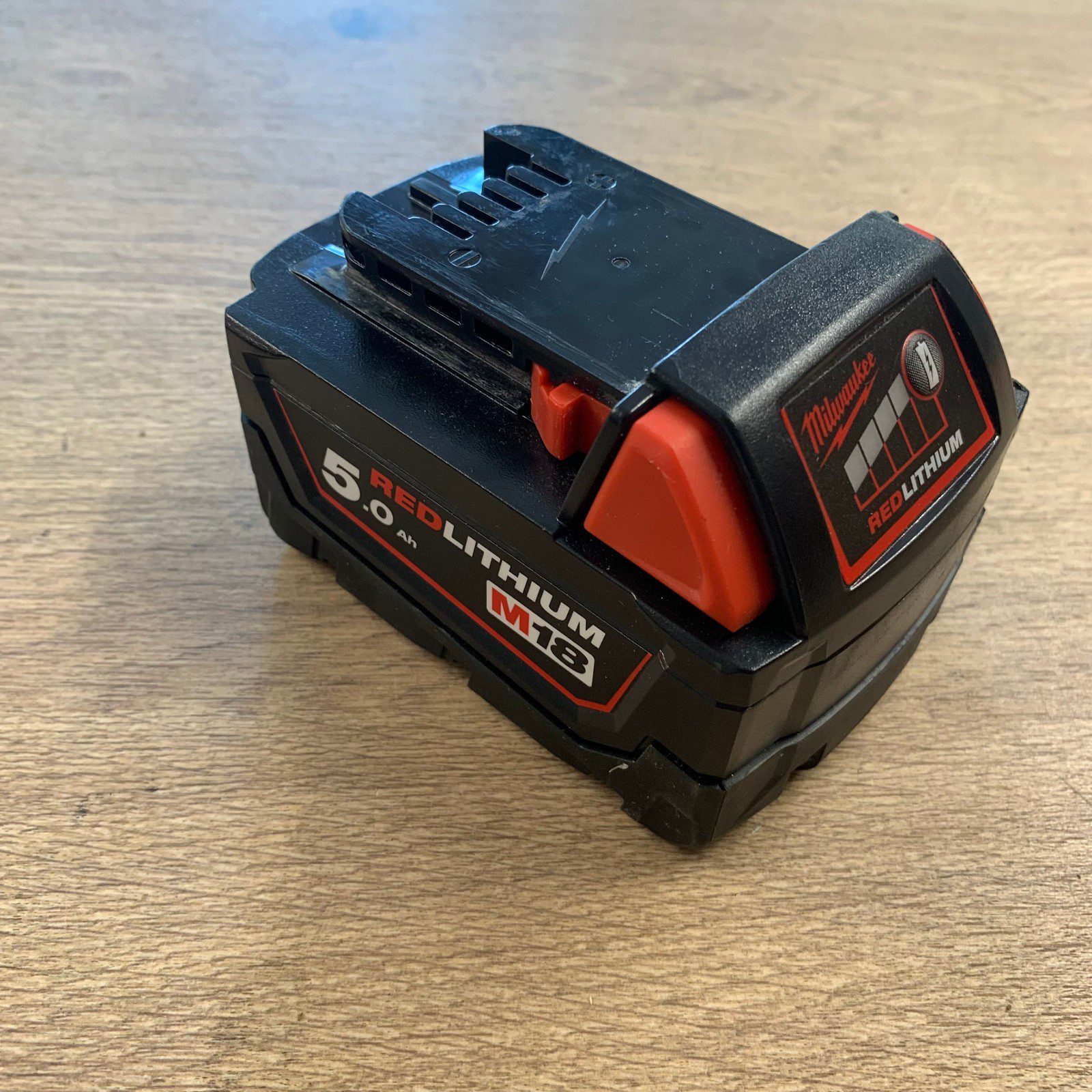 Milwaukee M18B5 18V 5.0Ah REDLITHIUM Li-Ion Battery Pack 90Wh - Image 9