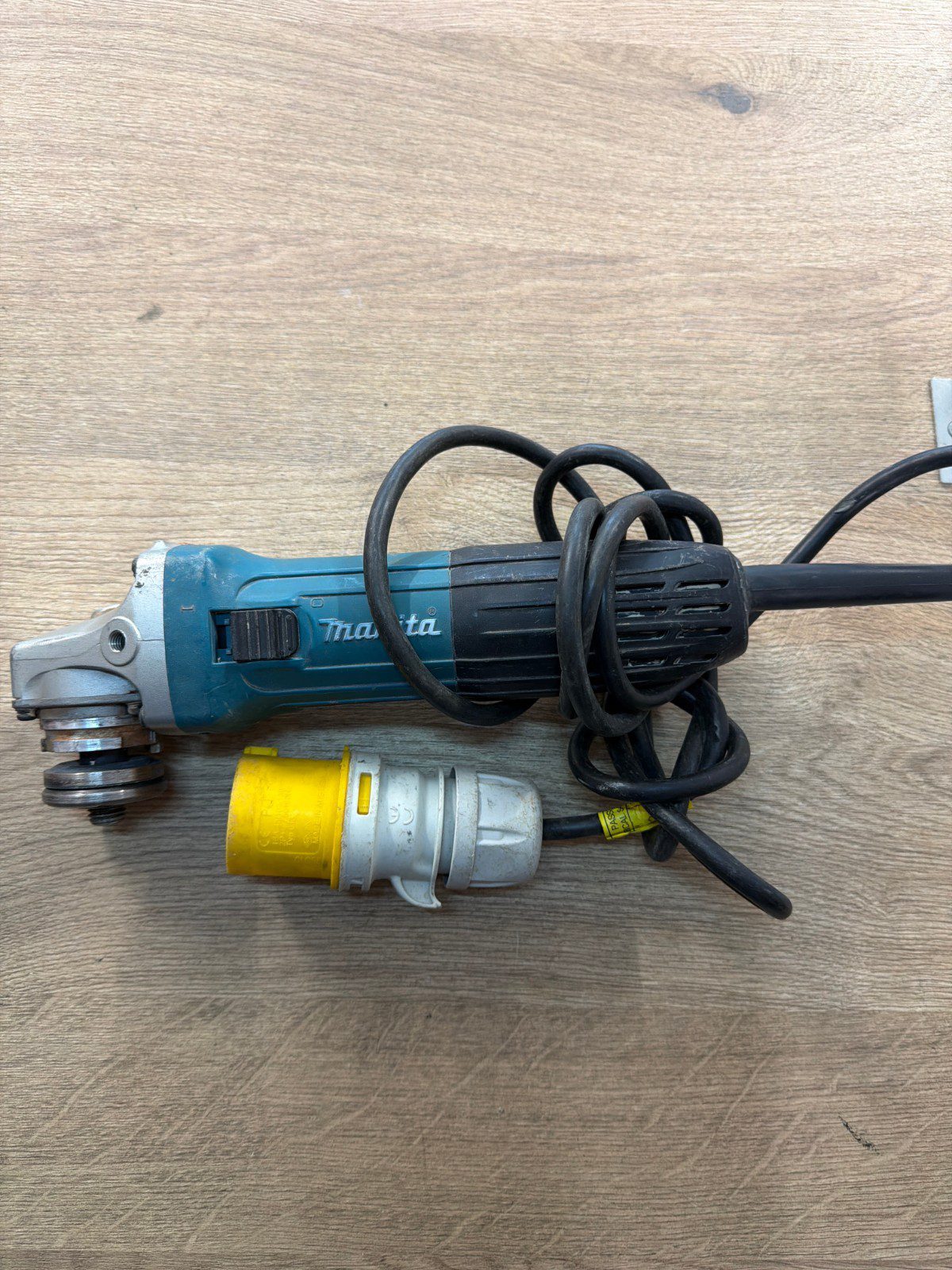 Makita GA4530R 110V 720W 115mm Corded Angle Grinder 4.5 Inch Used - Image 1