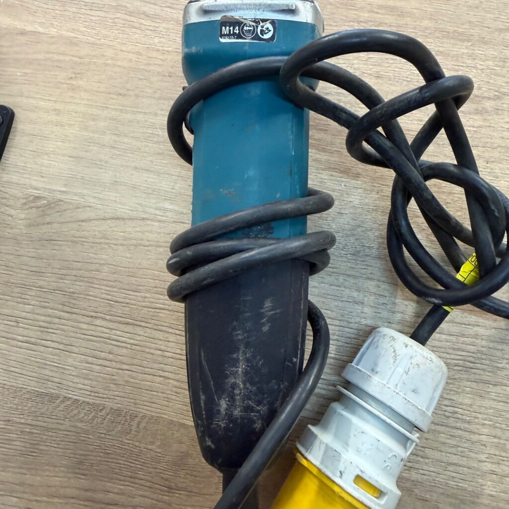 Makita GA4530R 110V 720W 115mm Corded Angle Grinder 4.5 Inch Used