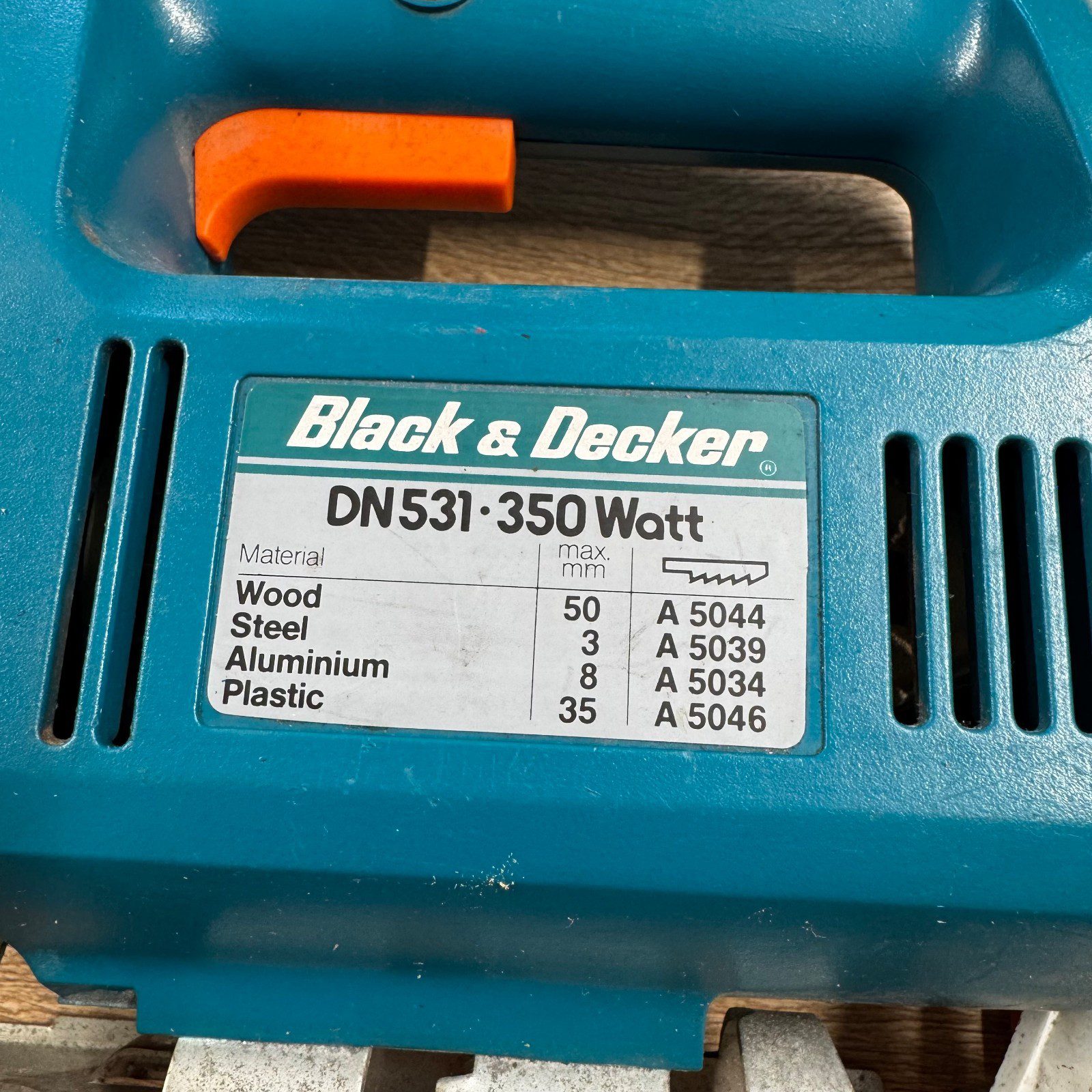 Black & Decker DN531 350W Electric Jigsaw Variable Speed Wood Metal Cutting - Image 3