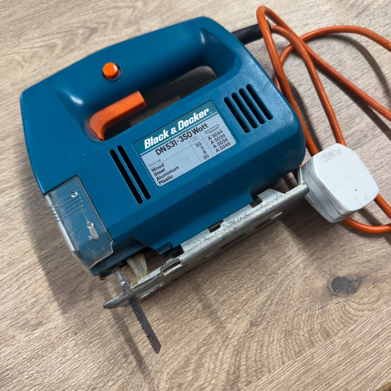 Black & Decker DN531 350W Electric Jigsaw Variable Speed Wood Metal Cutting - Image 4
