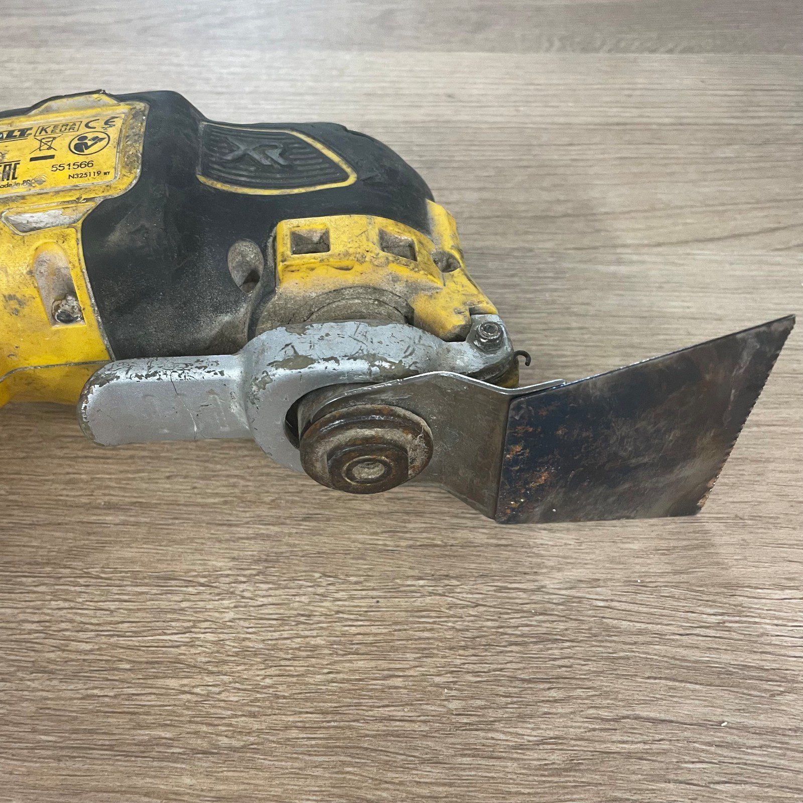 DeWalt DCS355 18V XR Brushless Cordless Oscillating Multi Tool Body Only - Image 2