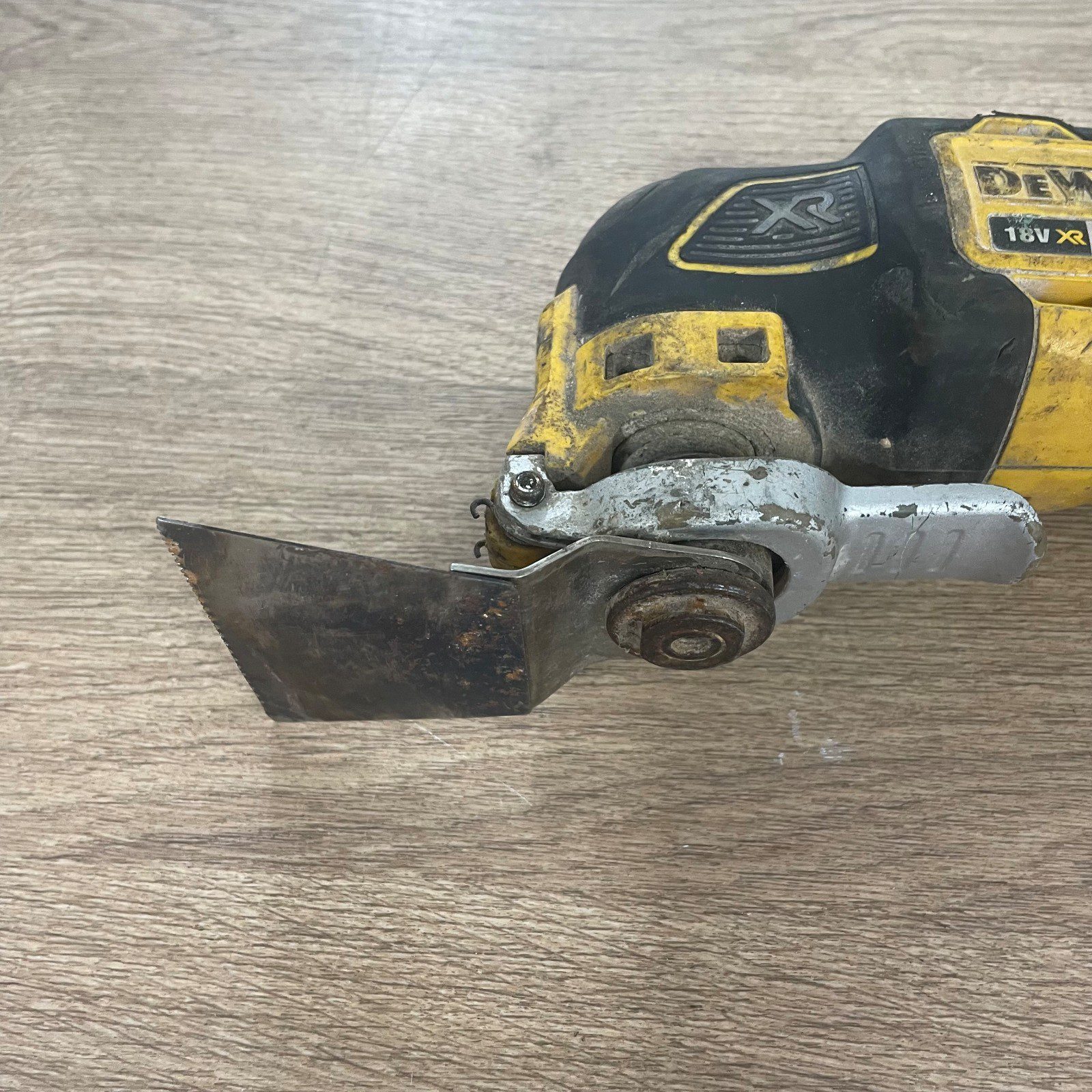 DeWalt DCS355 18V XR Brushless Cordless Oscillating Multi Tool Body Only - Image 7