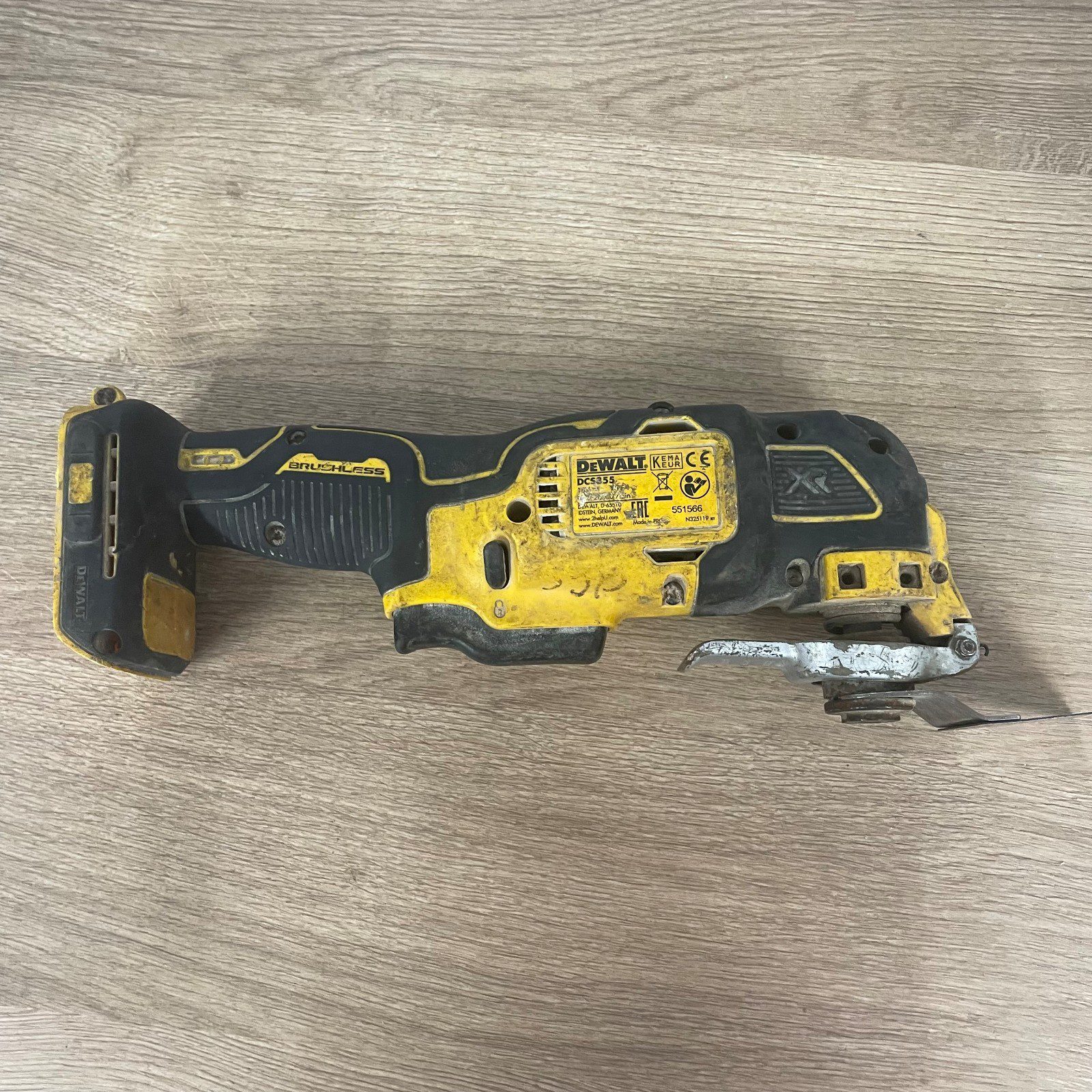 DeWalt DCS355 18V XR Brushless Cordless Oscillating Multi Tool Body Only - Image 10