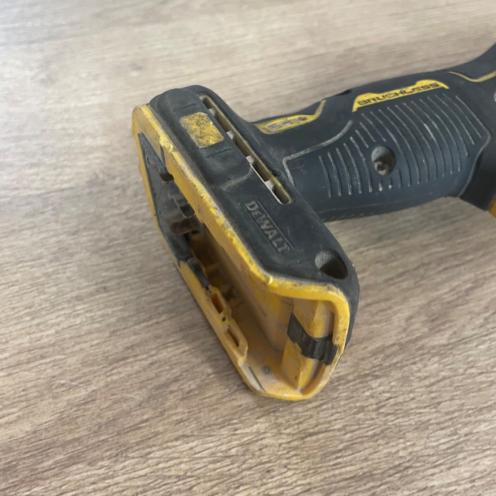 DeWalt DCS355 18V XR Brushless Cordless Oscillating Multi Tool Body Only - Image 13