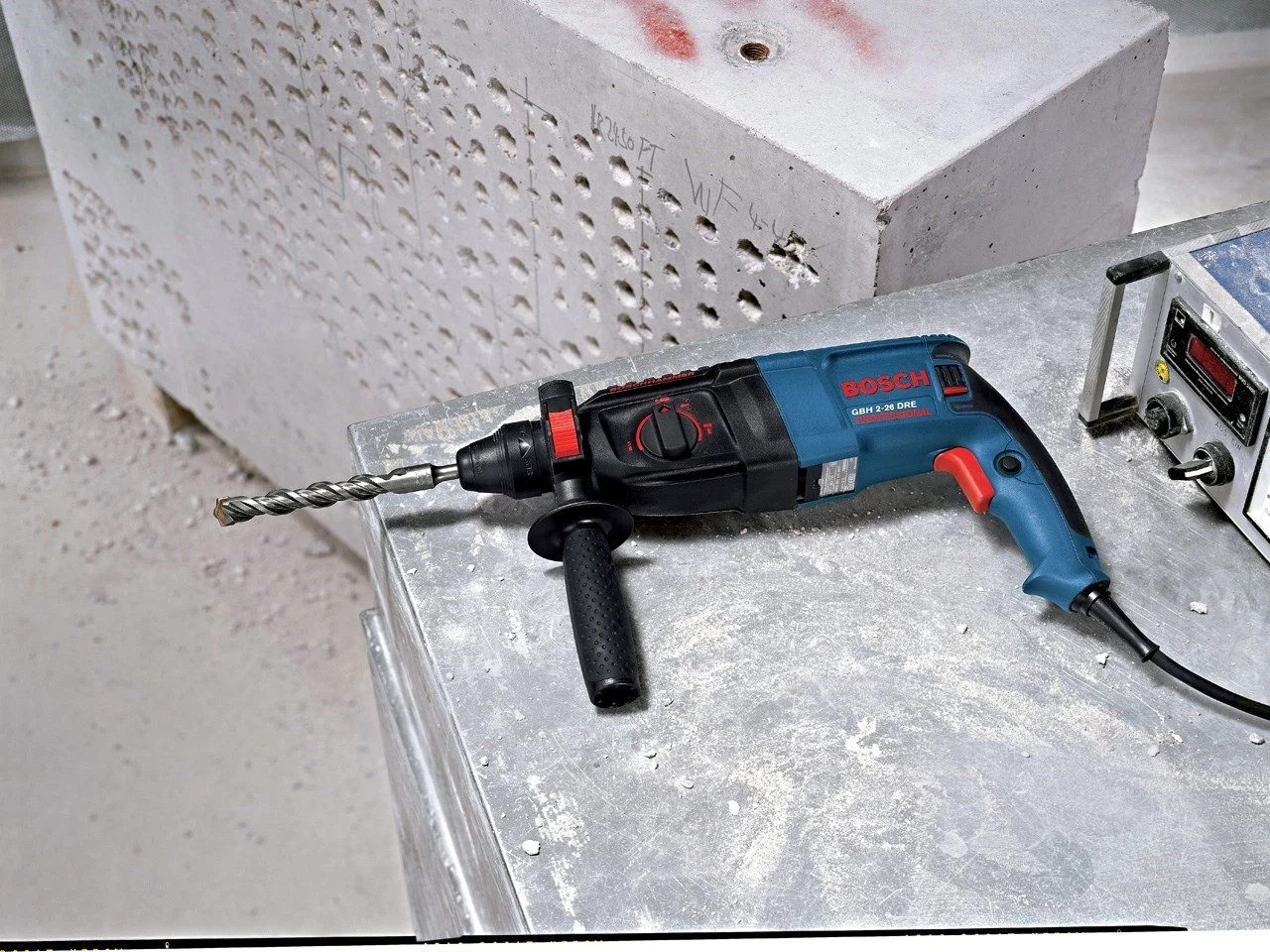 Bosch GBH 2-26 Professional 230V 830W SDS Plus Rotary Hammer Drill Case New - Image 6