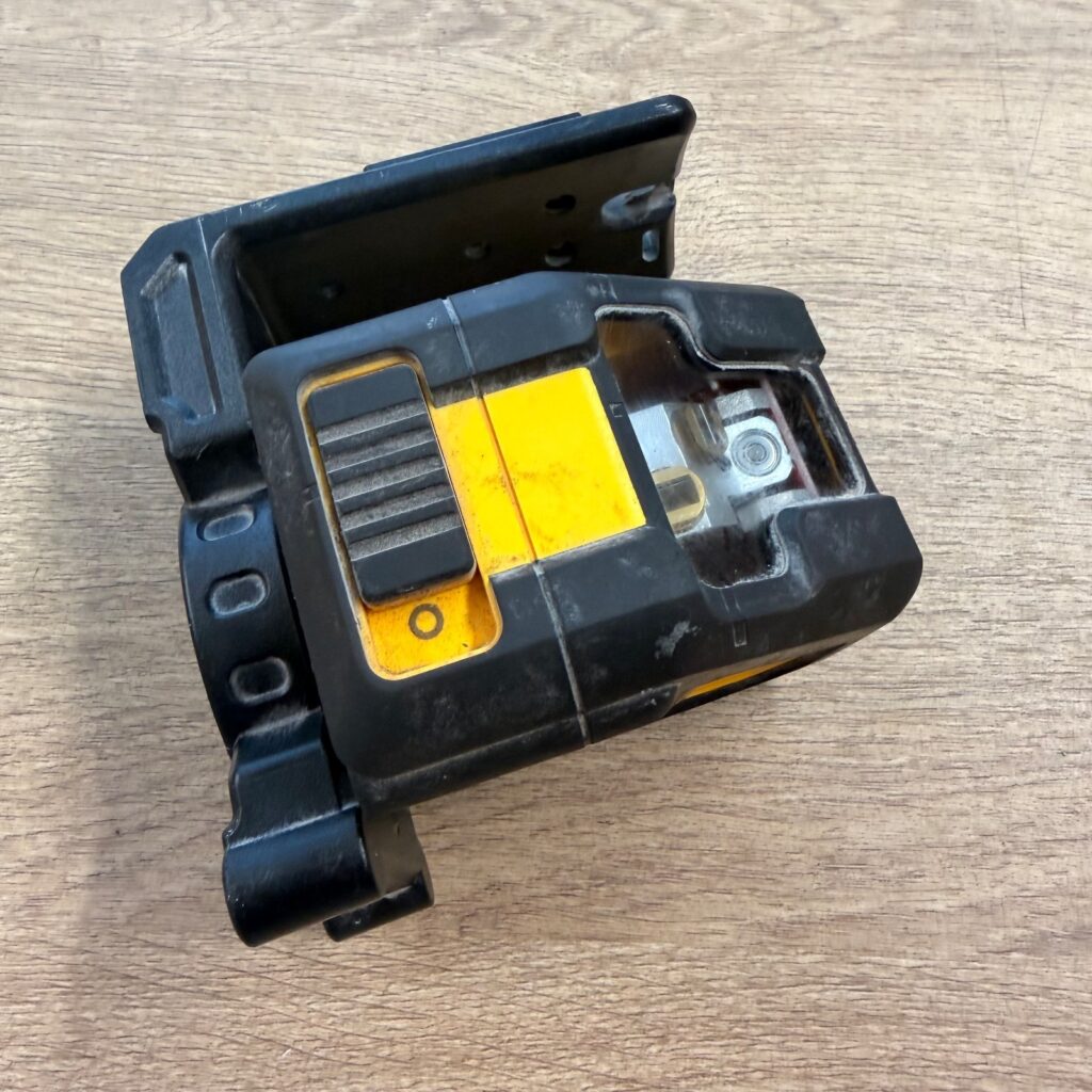 DeWalt DCE088G 12V XR Green Cross Line Laser Level with Mounting Bracket