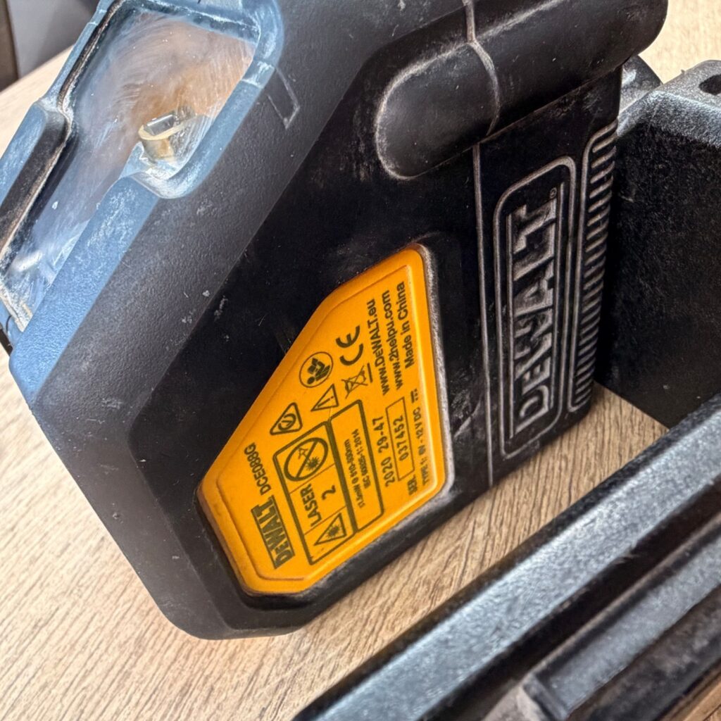 DeWalt DCE088G 12V XR Green Cross Line Laser Level with Mounting Bracket