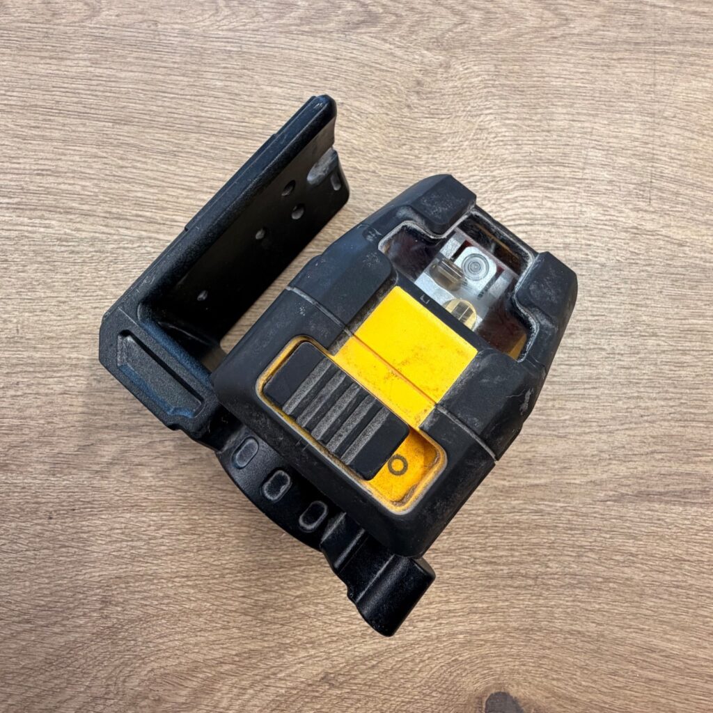 DeWalt DCE088G 12V XR Green Cross Line Laser Level with Mounting Bracket