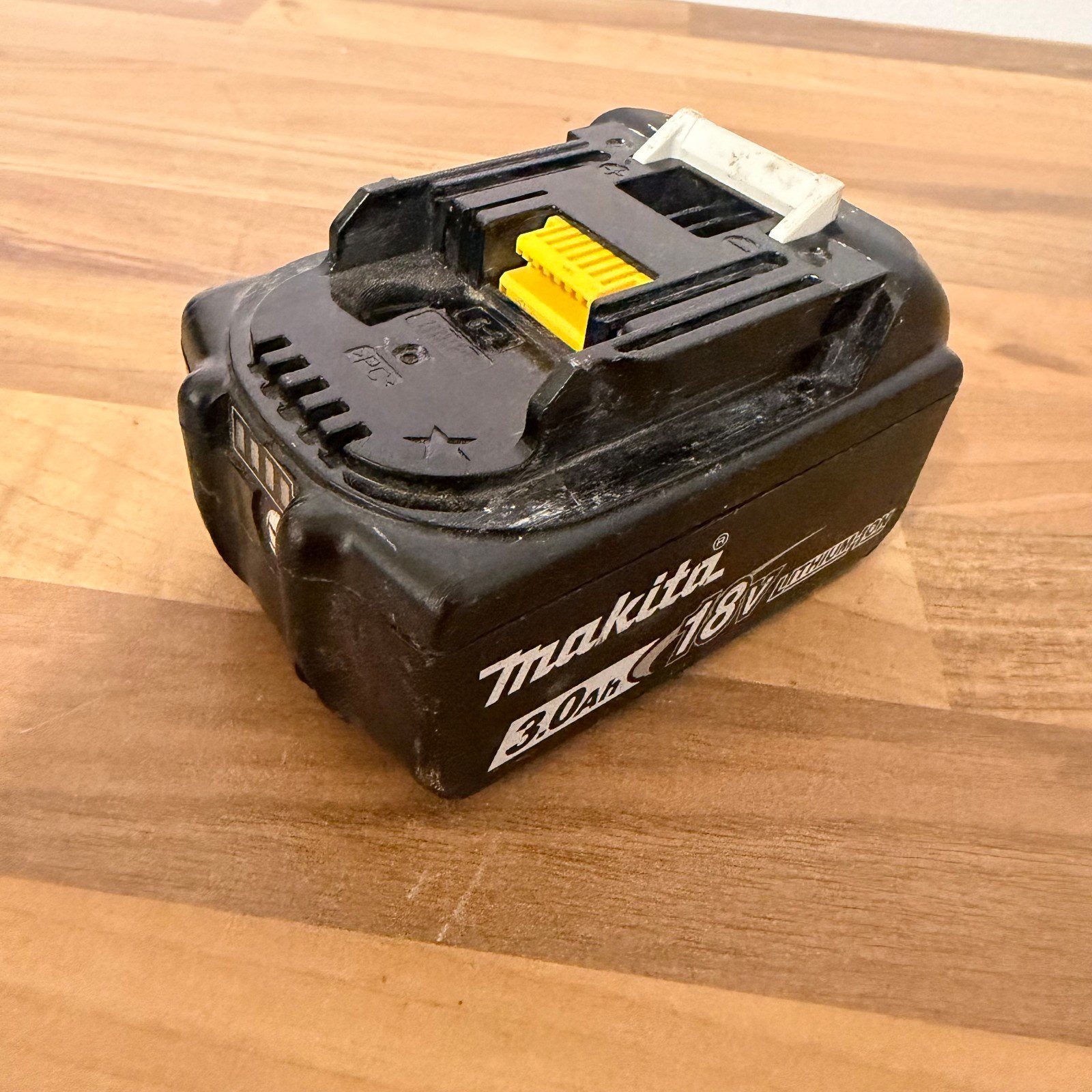 Makita BL1830 18V 3.0Ah LXT Lithium-Ion Battery Pack Used - Image 9