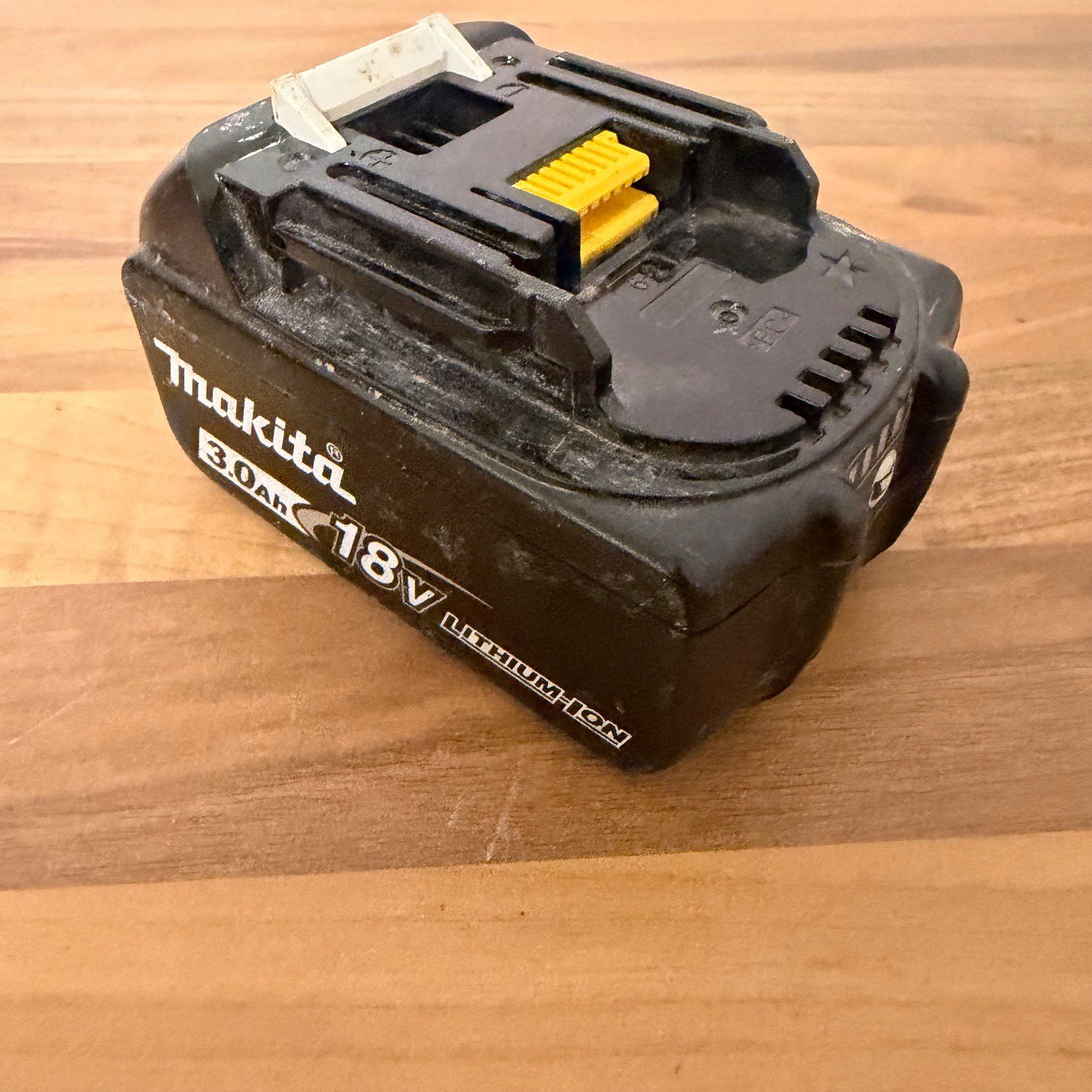 Makita BL1830 18V 3.0Ah LXT Lithium-Ion Battery Pack Used - Image 10