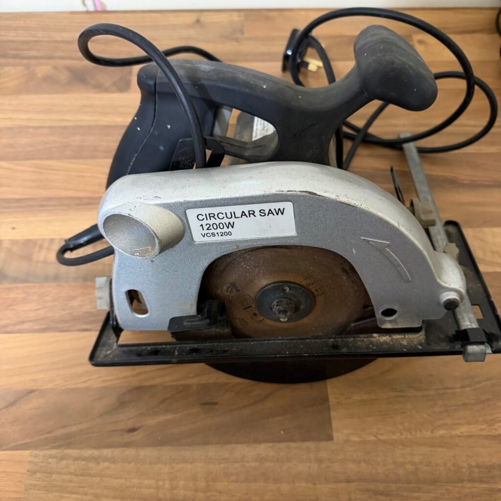 VCS1200 1200W Corded Circular Saw With Blade & Parallel Guide - Used
