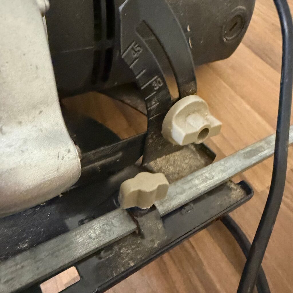 VCS1200 1200W Corded Circular Saw With Blade & Parallel Guide - Used
