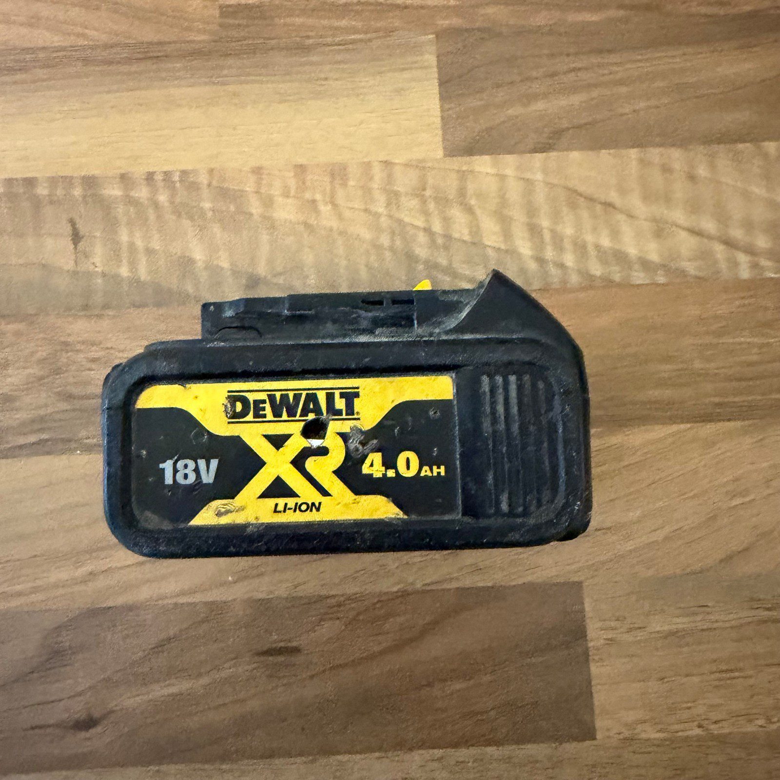 DeWalt DCB182 18V XR 4.0Ah Li-Ion Cordless Battery Pack Used - Image 2