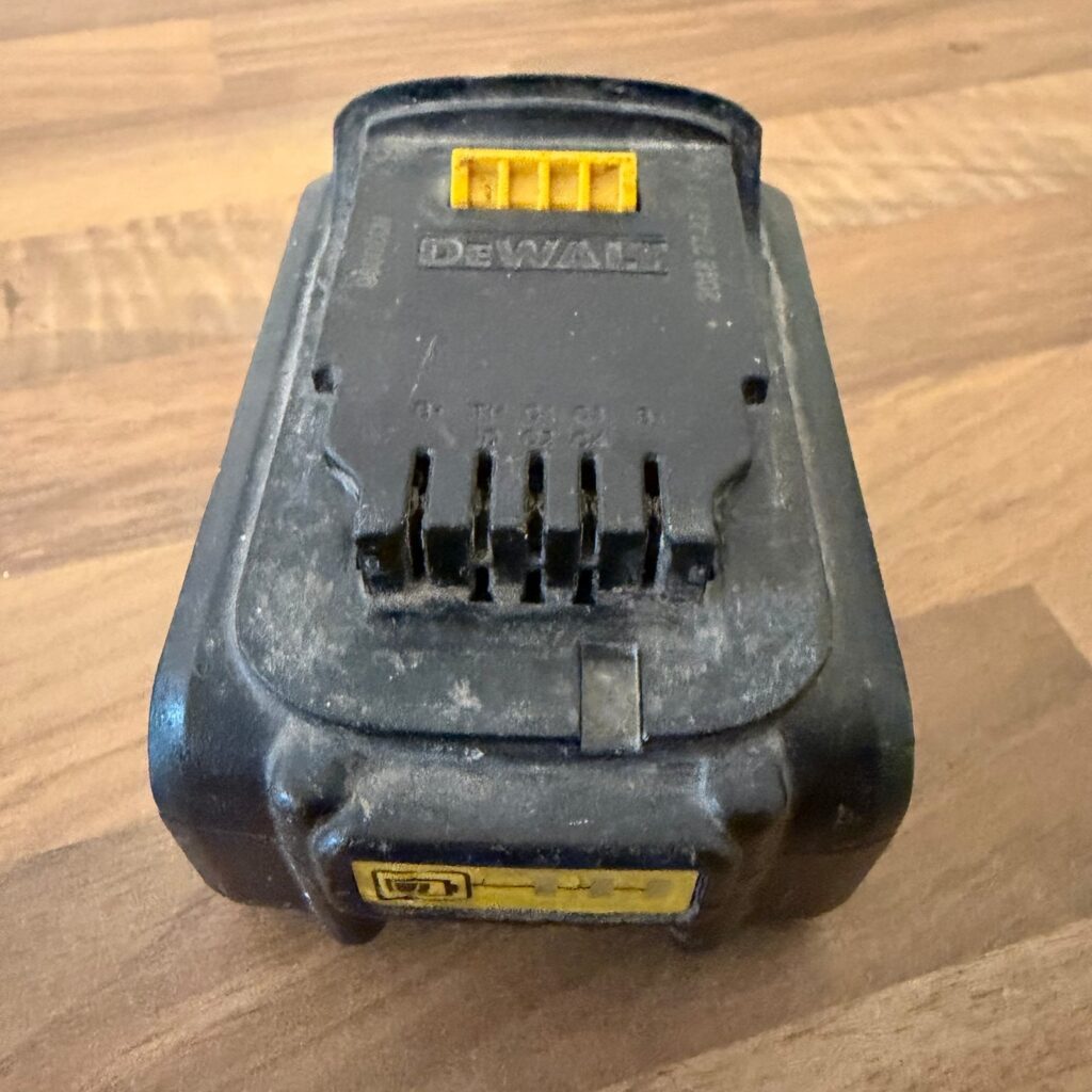DeWalt DCB182 18V XR 4.0Ah Li-Ion Cordless Battery Pack Used