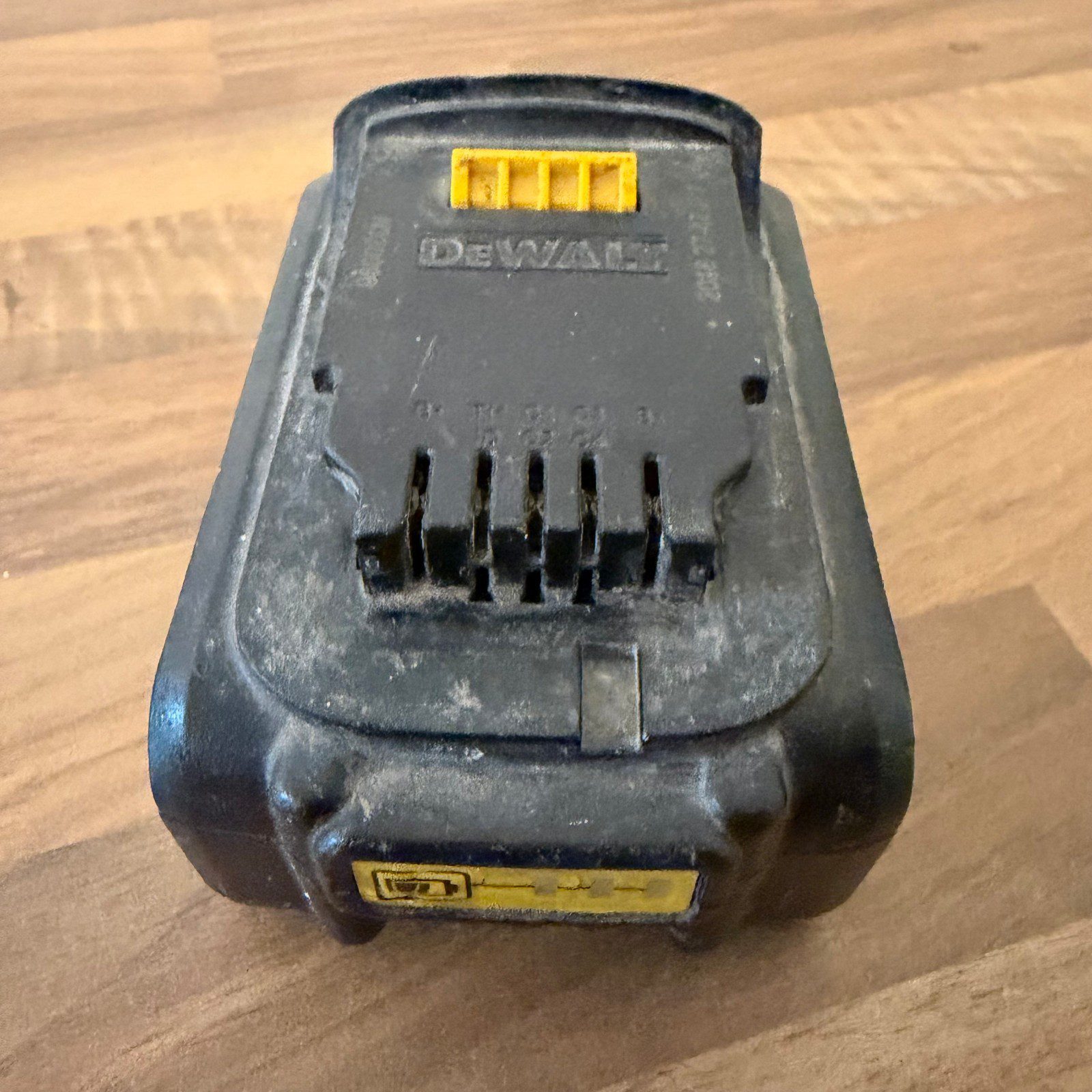 DeWalt DCB182 18V XR 4.0Ah Li-Ion Cordless Battery Pack Used - Image 5