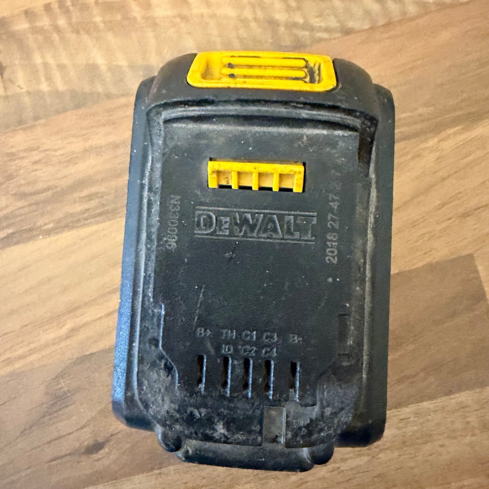 DeWalt DCB182 18V XR 4.0Ah Li-Ion Cordless Battery Pack Used - Image 6