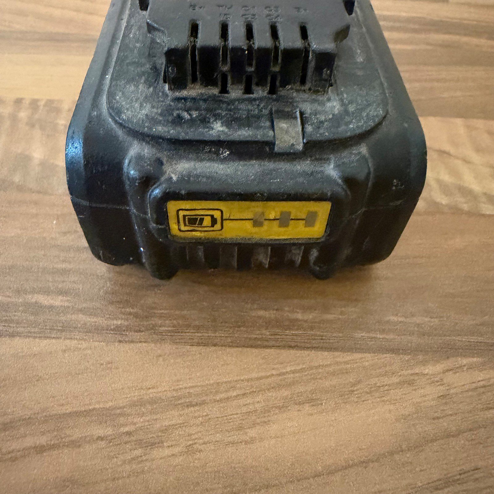 DeWalt DCB182 18V XR 4.0Ah Li-Ion Cordless Battery Pack Used - Image 8