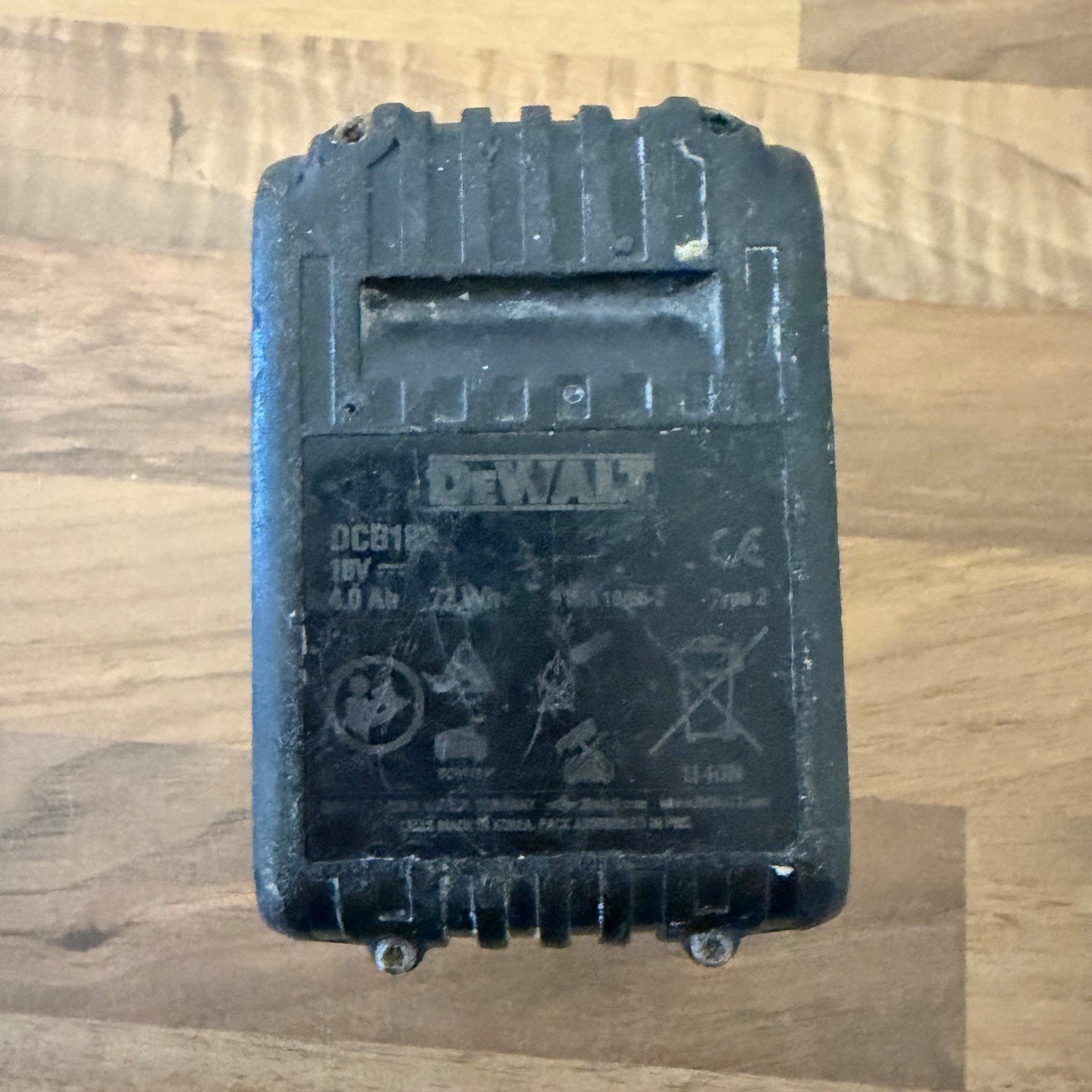 DeWalt DCB182 18V XR 4.0Ah Li-Ion Cordless Battery Pack Used - Image 9