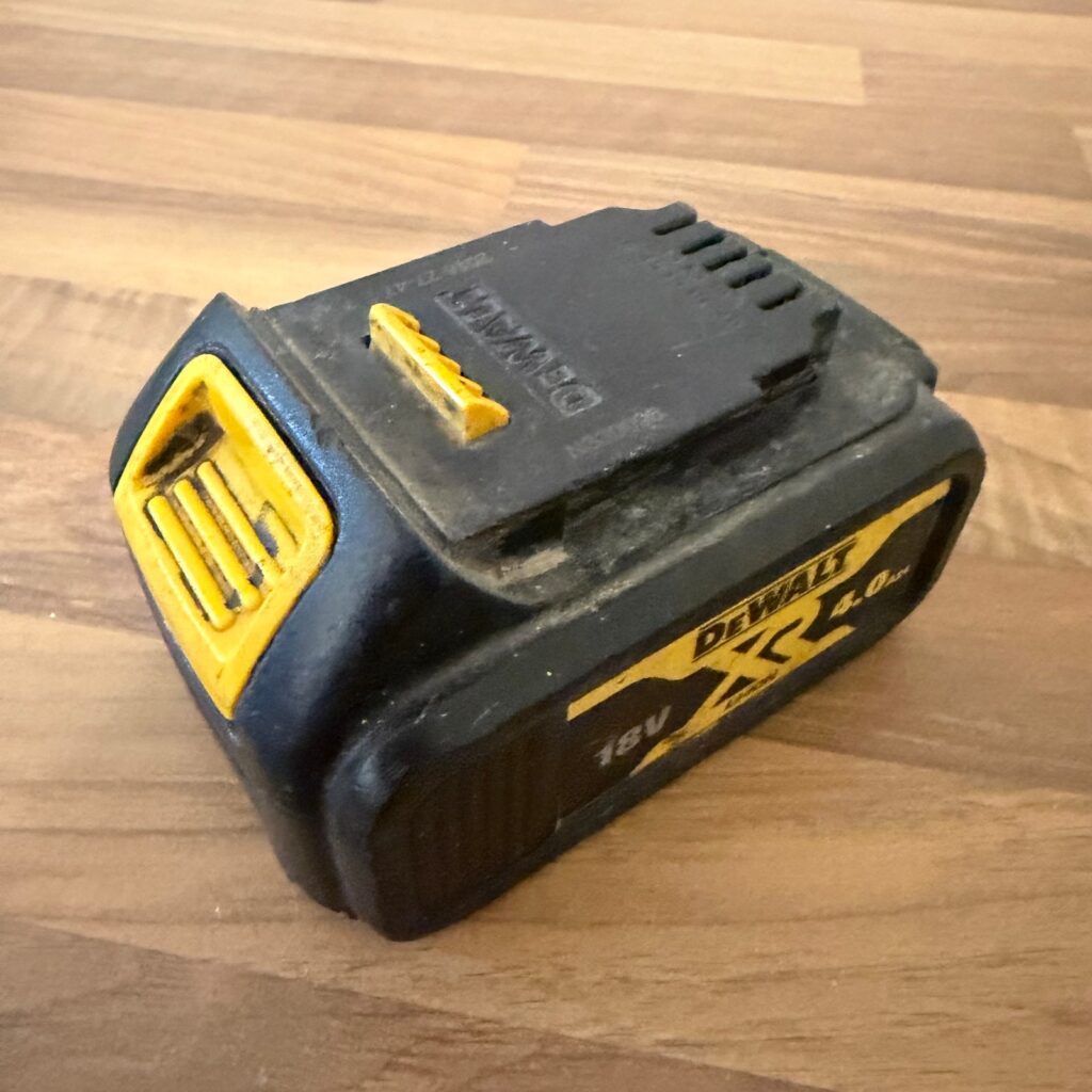 DeWalt DCB182 18V XR 4.0Ah Li-Ion Cordless Battery Pack Used