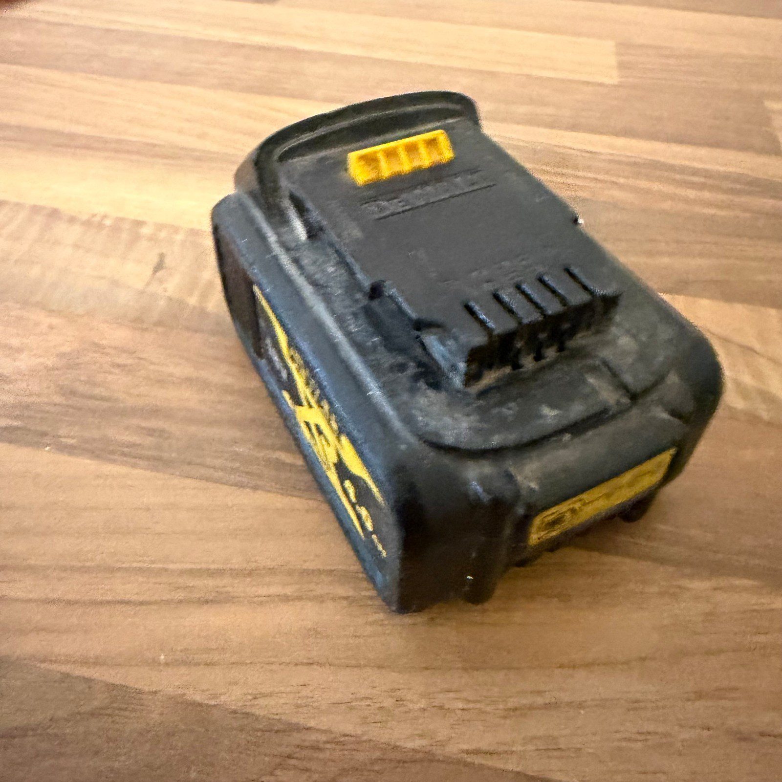 DeWalt DCB182 18V XR 4.0Ah Li-Ion Cordless Battery Pack Used - Image 11