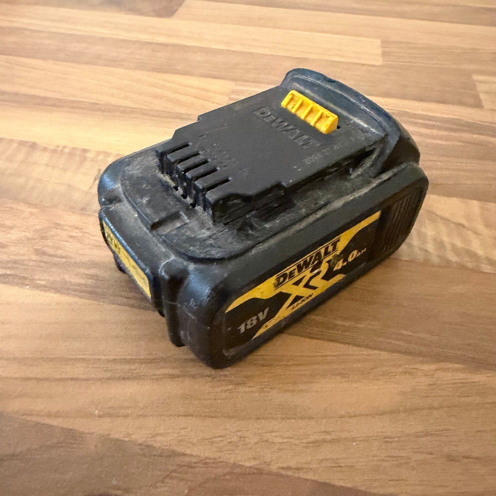 DeWalt DCB182 18V XR 4.0Ah Li-Ion Cordless Battery Pack Used - Image 12
