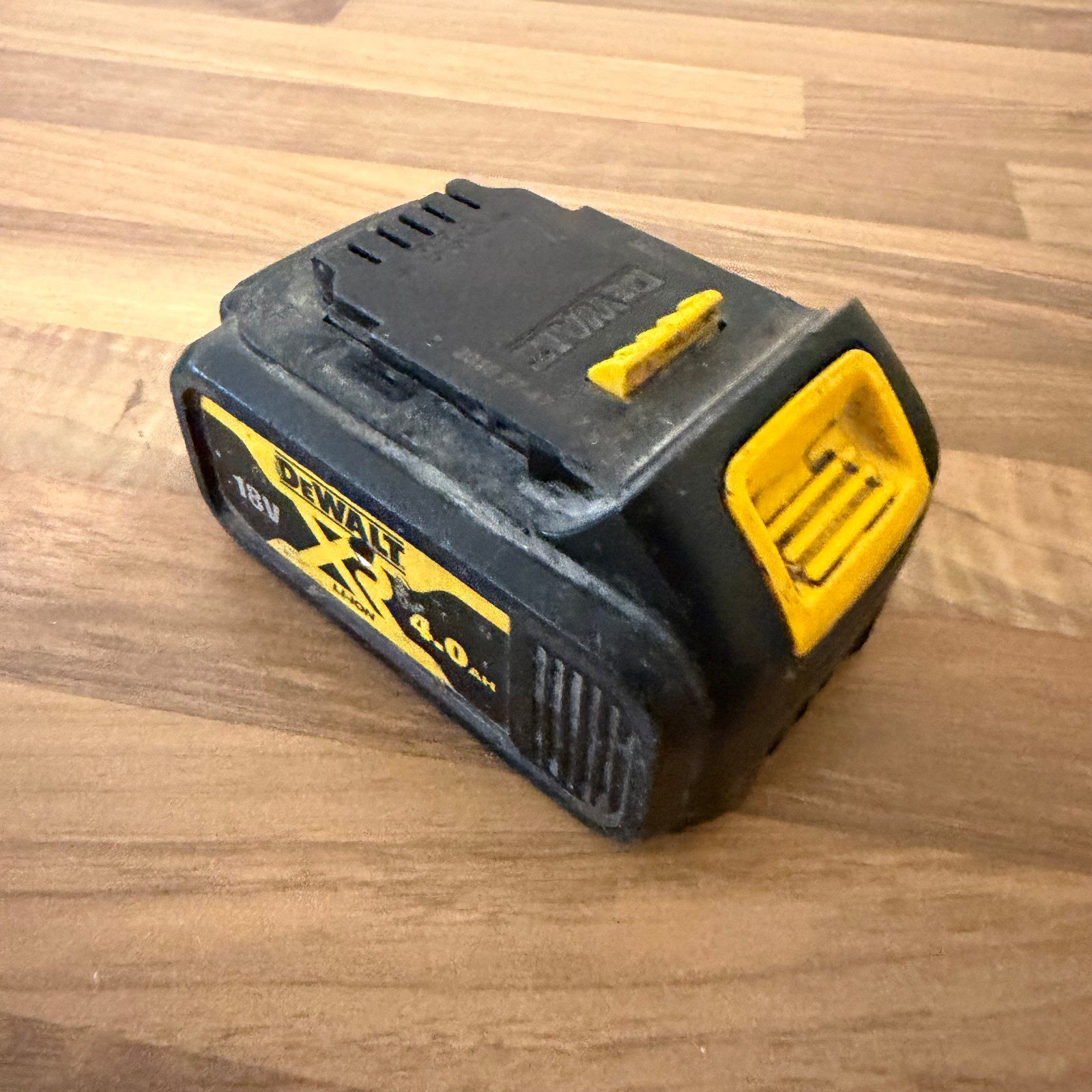 DeWalt DCB182 18V XR 4.0Ah Li-Ion Cordless Battery Pack Used - Image 13