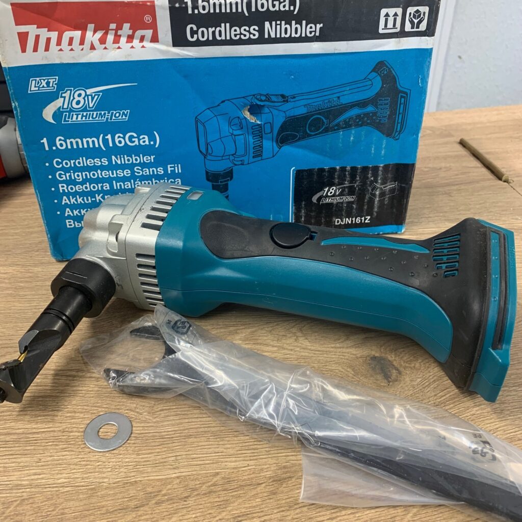 Makita DJN161 18V LXT Cordless Nibbler 1.6mm Metal Cutter Bare Tool Boxed