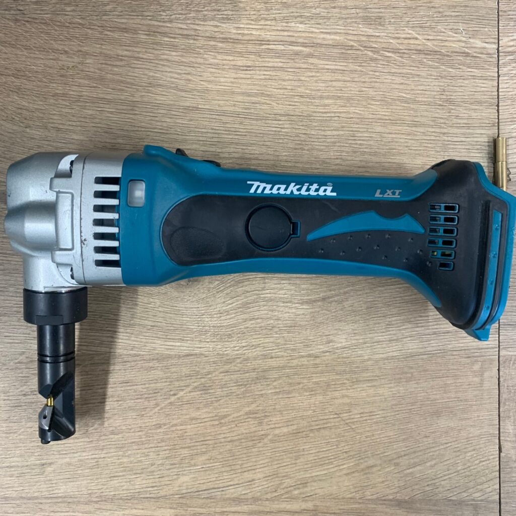 Makita DJN161 18V LXT Cordless Nibbler 1.6mm Metal Cutter Bare Tool Boxed
